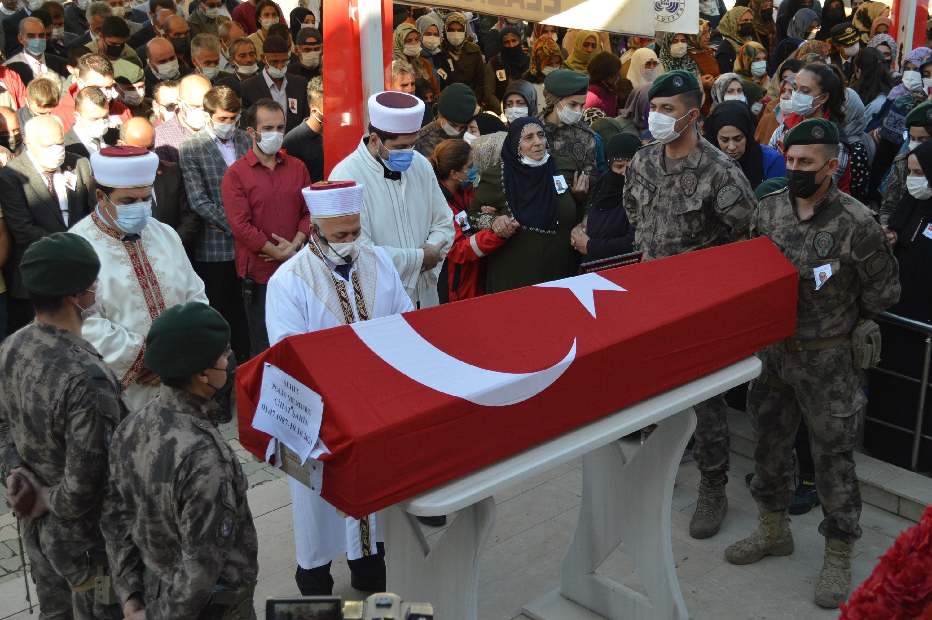 Şehit polislerimiz Fatih Doğan ve Cihat Şahin son yolculuklarına uğurlandı