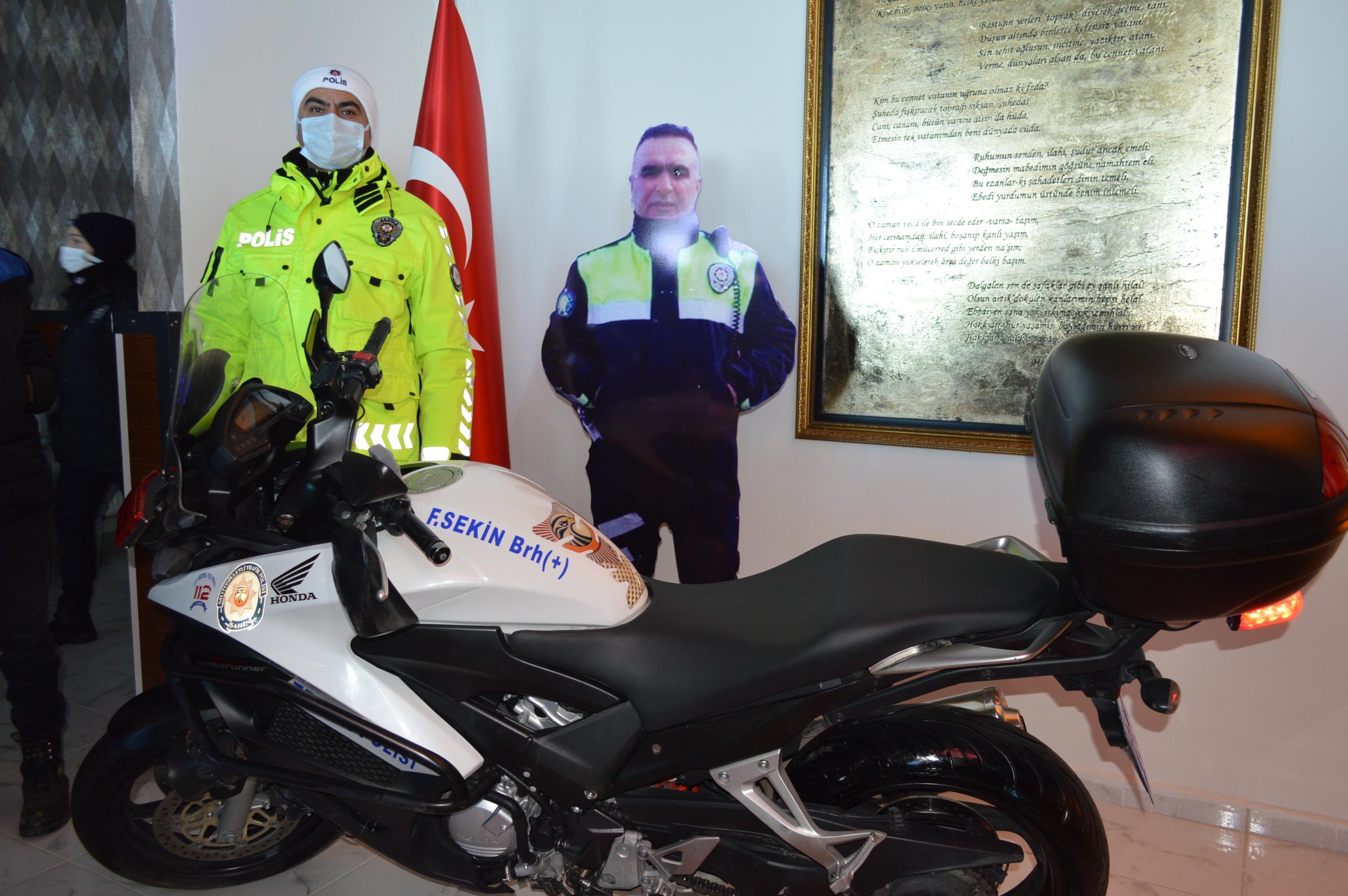 Şehit polis memuru Fethi Sekin, mezarı başında anıldı