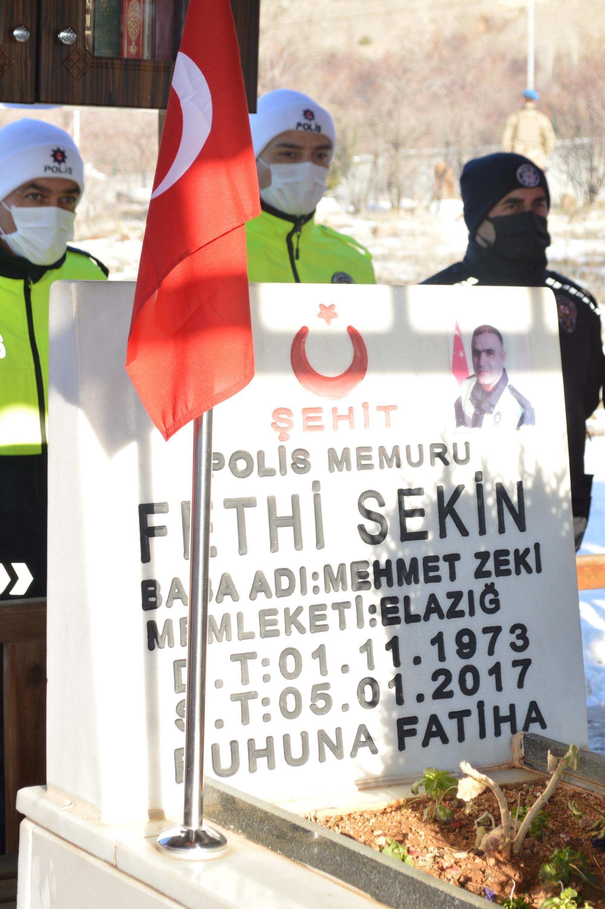 Şehit polis memuru Fethi Sekin, mezarı başında anıldı