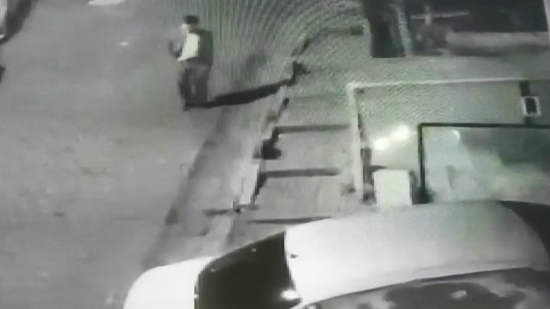 Kağıthanede otomobil hırsızlığı kamerada