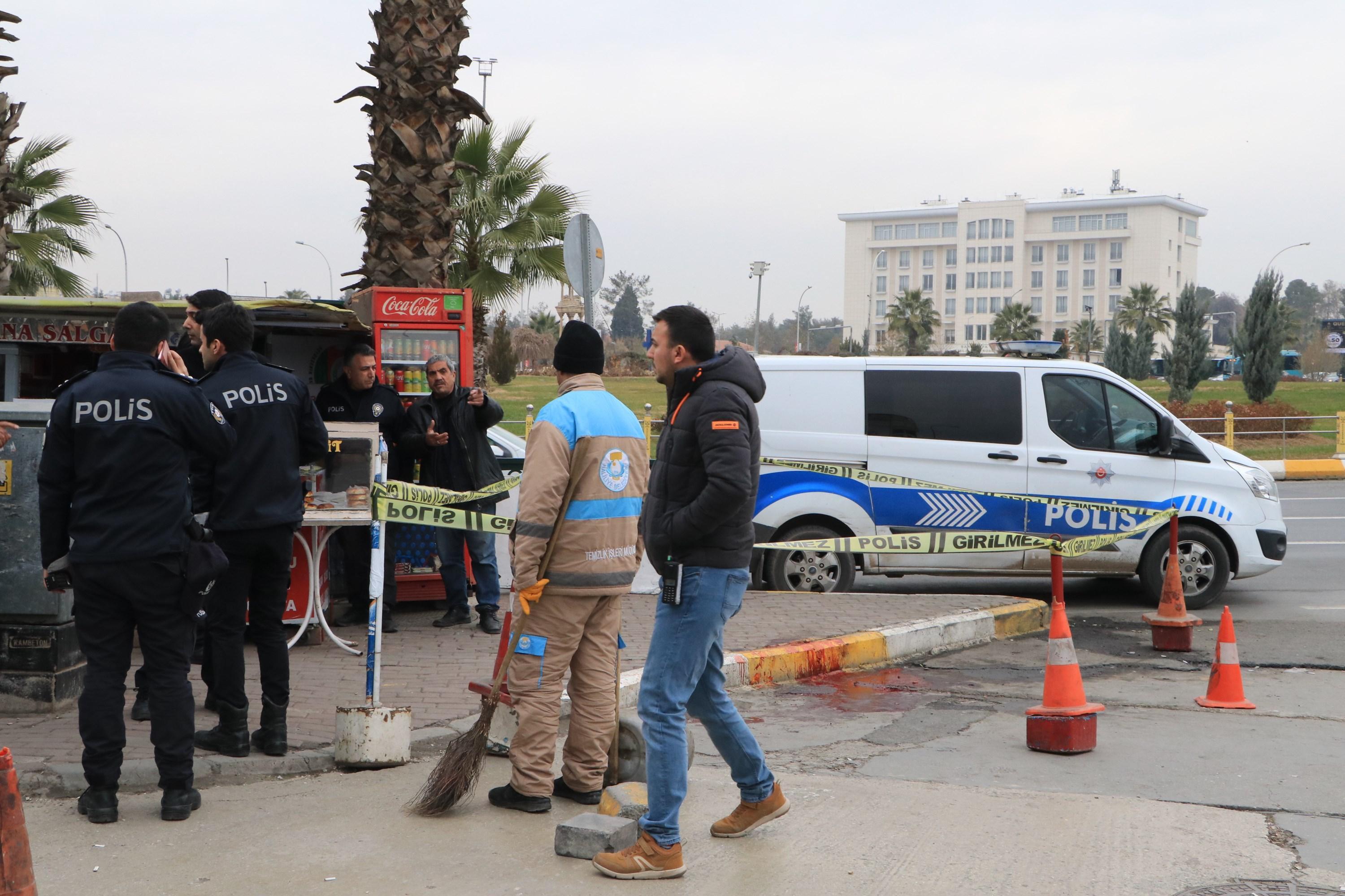 Sokak ortasında bıçaklandı; kaçan saldırgan aranıyor