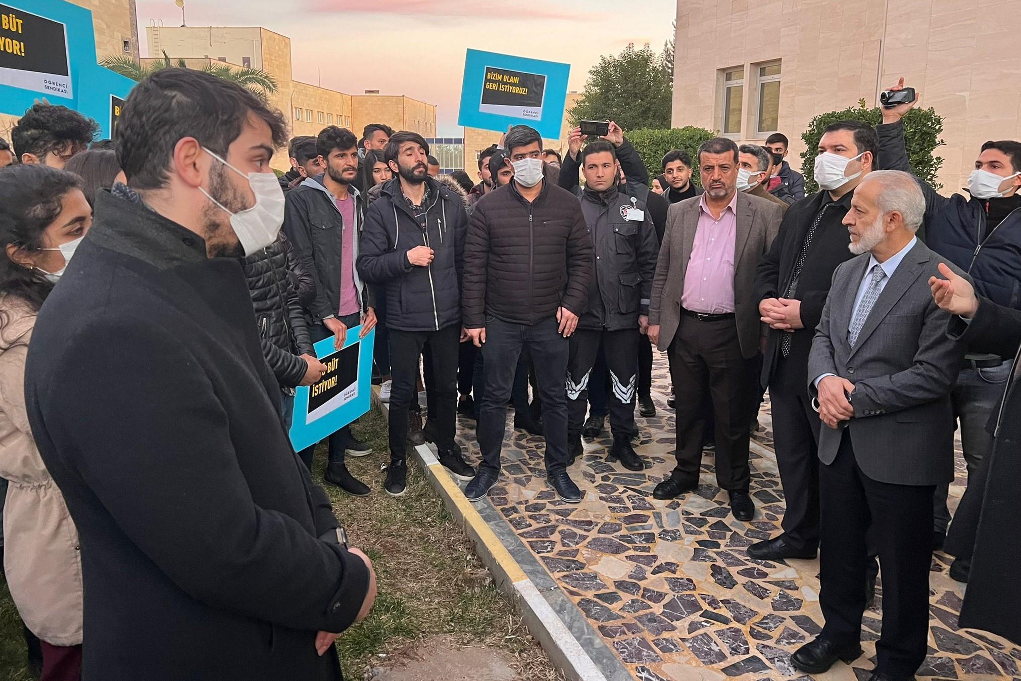 Harran Üniversitesi öğrencilerinden bütünleme sınavı protestosu