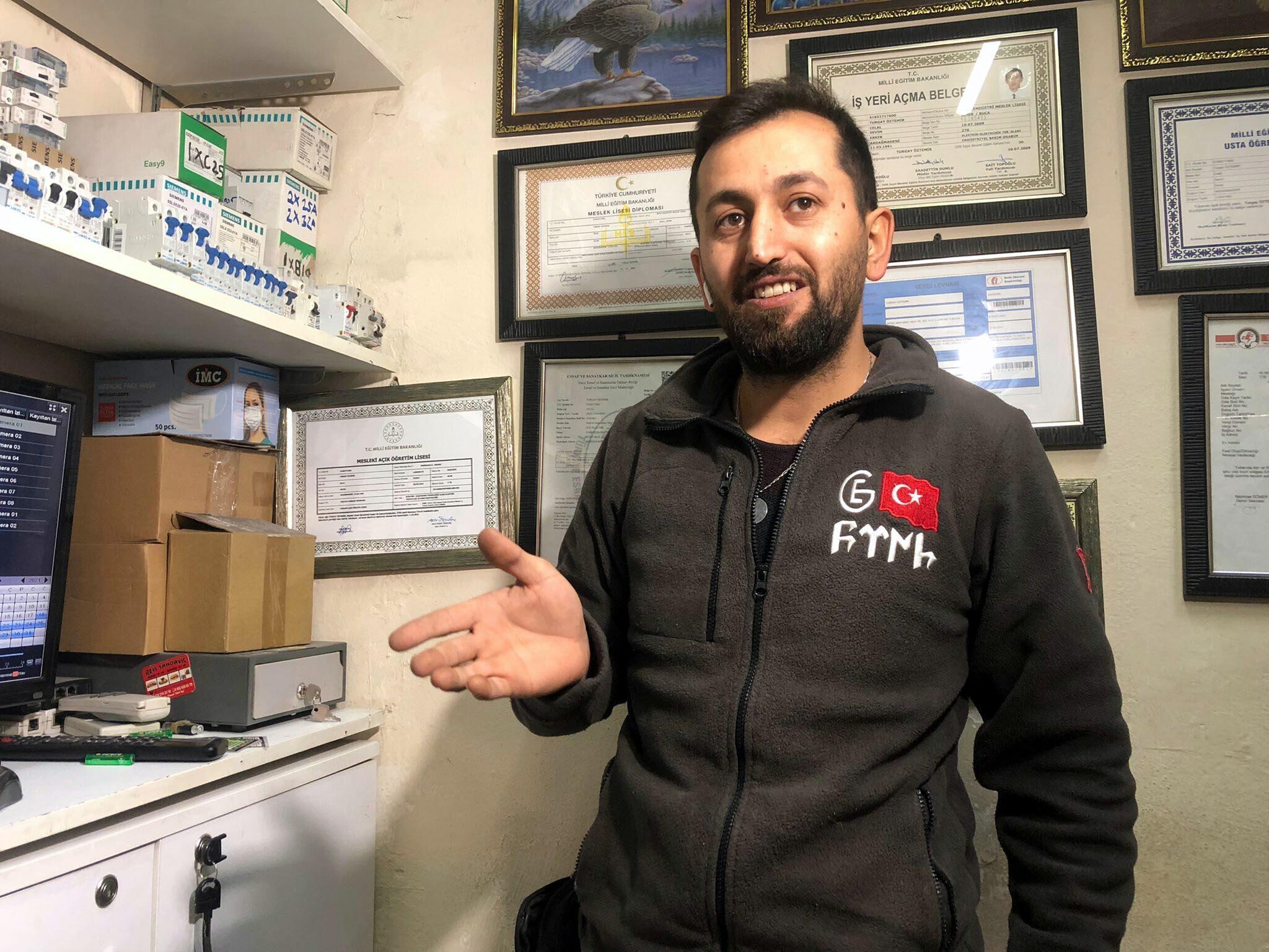 Uyuşturucu şüphelisinin girdiği iş yerinde yakalanma anı kamerada