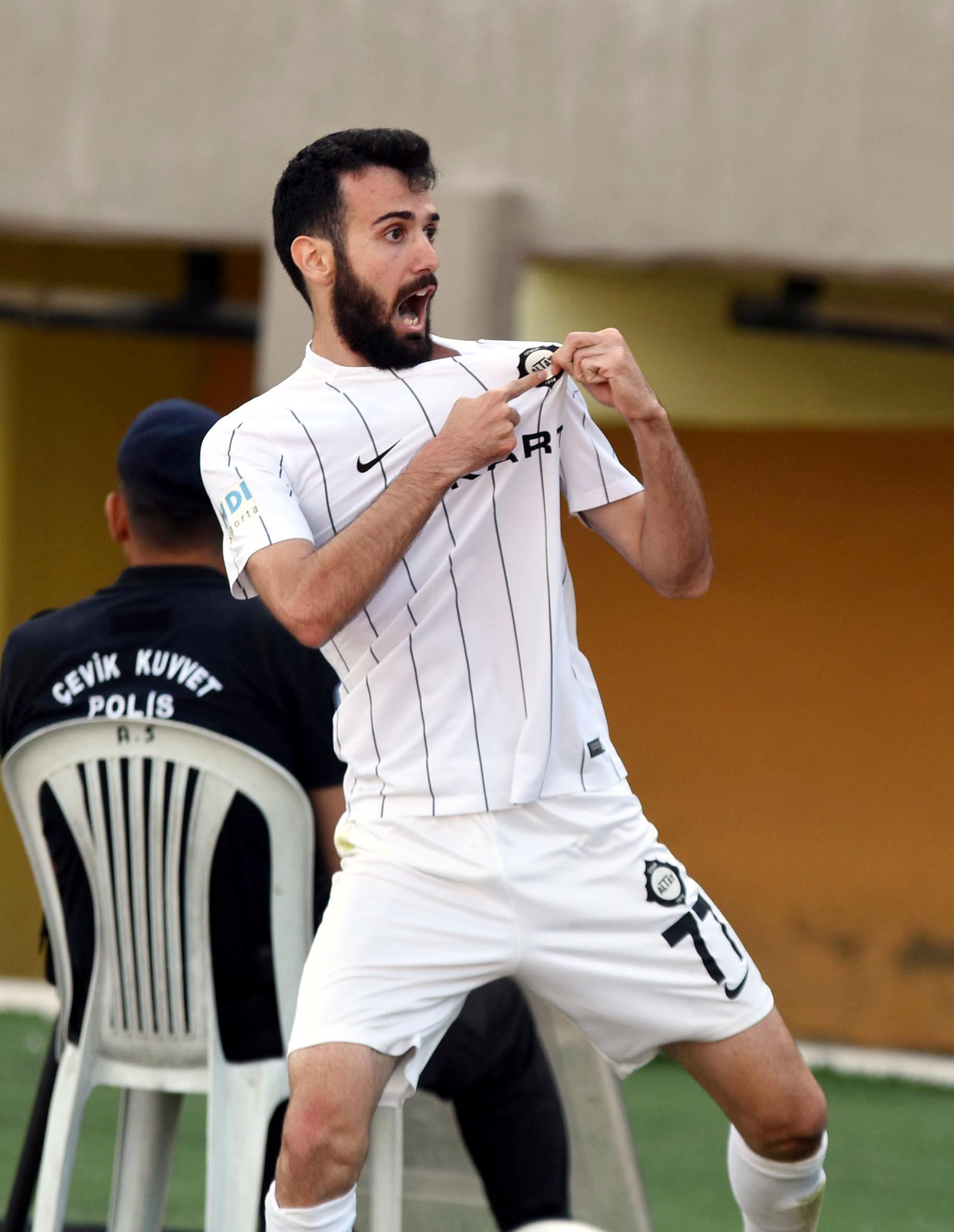 Karşıyakada teknik direktör Cüneyt Biçer, transferleri eski oyuncuları arasından belirledi