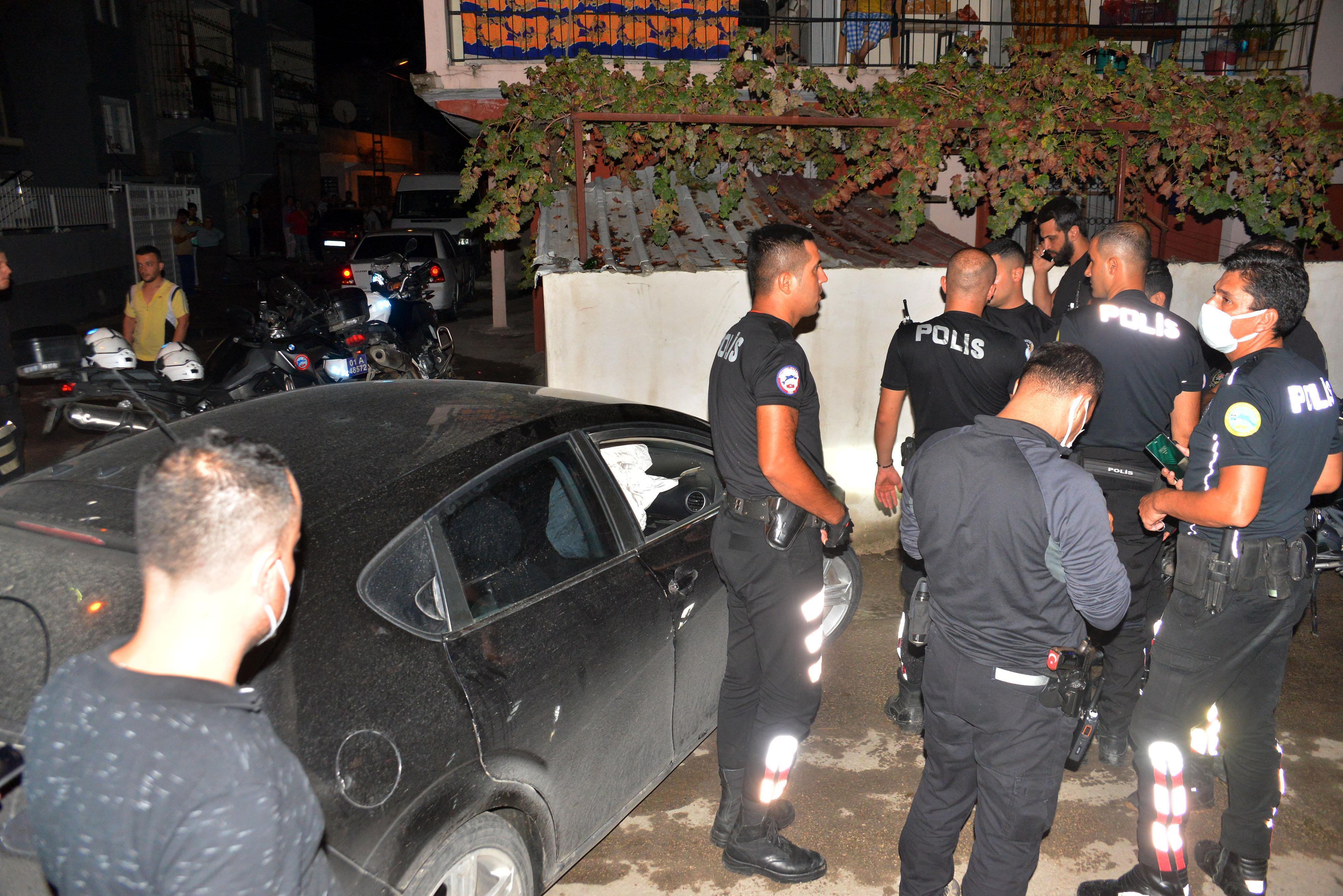 Polisten kaçıp, kaza yapınca yakalanan sürücünün otomobilinden otomatik tabanca çıktı