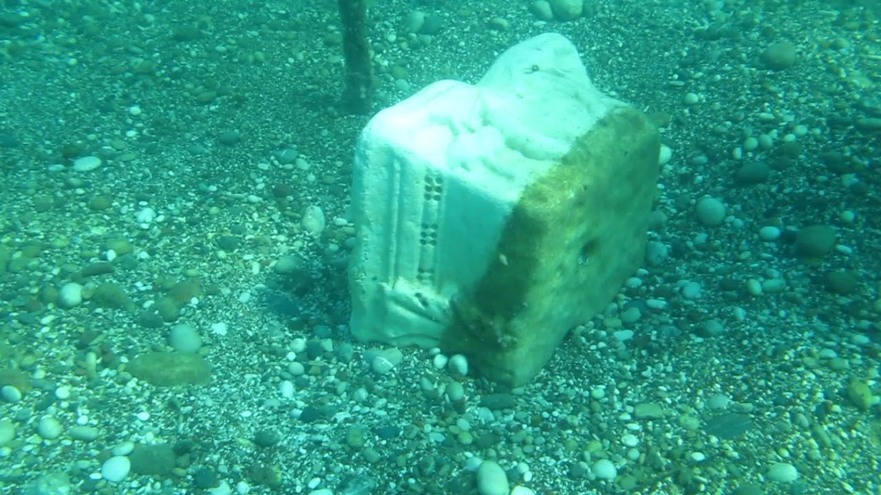 Deniz dibinde Roma dönemine ait sütun başı