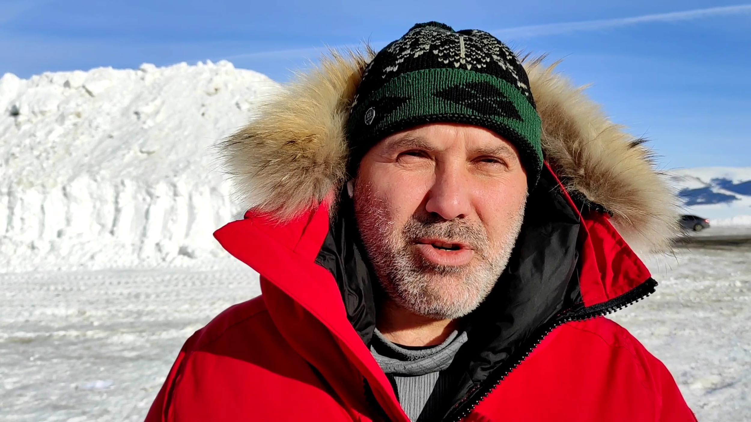 200 kamyon karla donarak şehit olan askerlerin heykelini yapacaklar