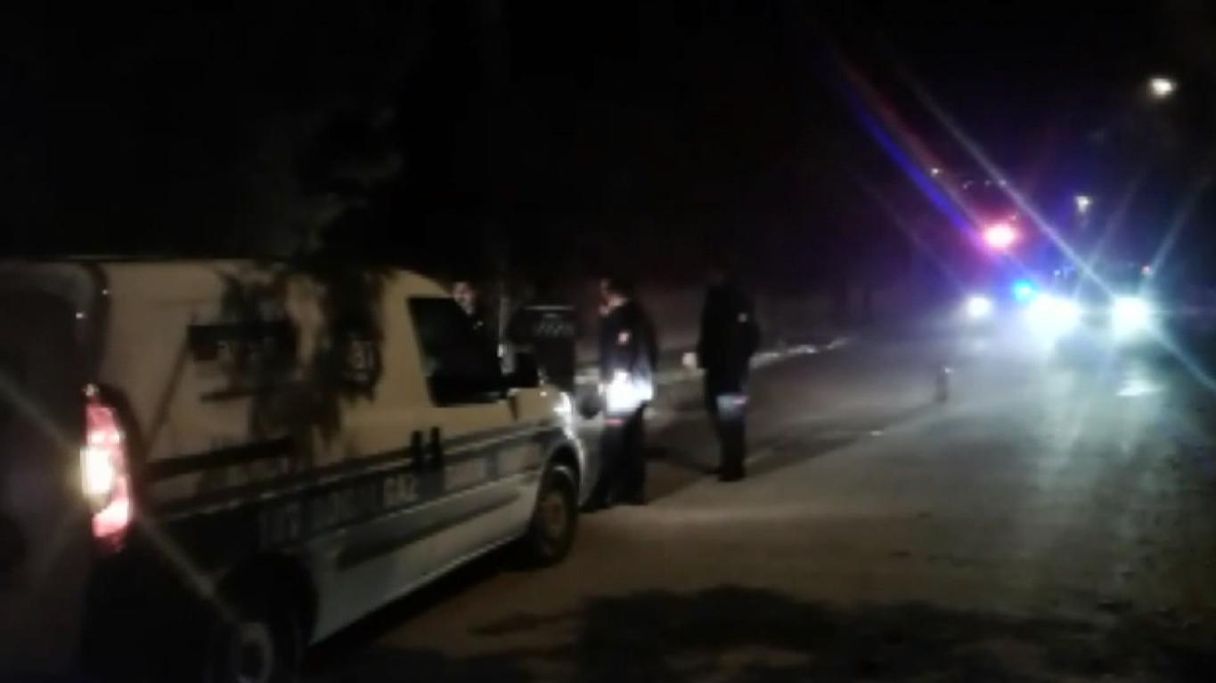 Rögar kapağının altından çıkan alev, mahalleliyi tedirgin etti