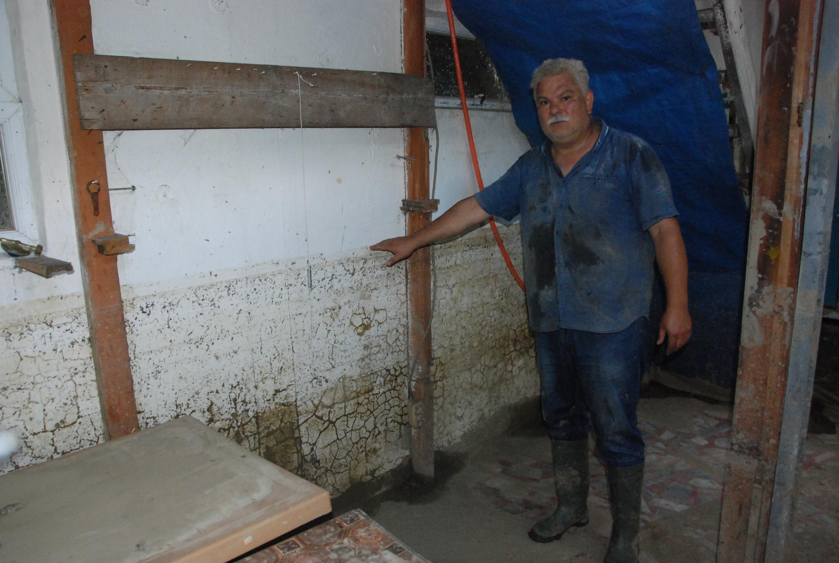 Bartında selde 24 bin tavuk öldü