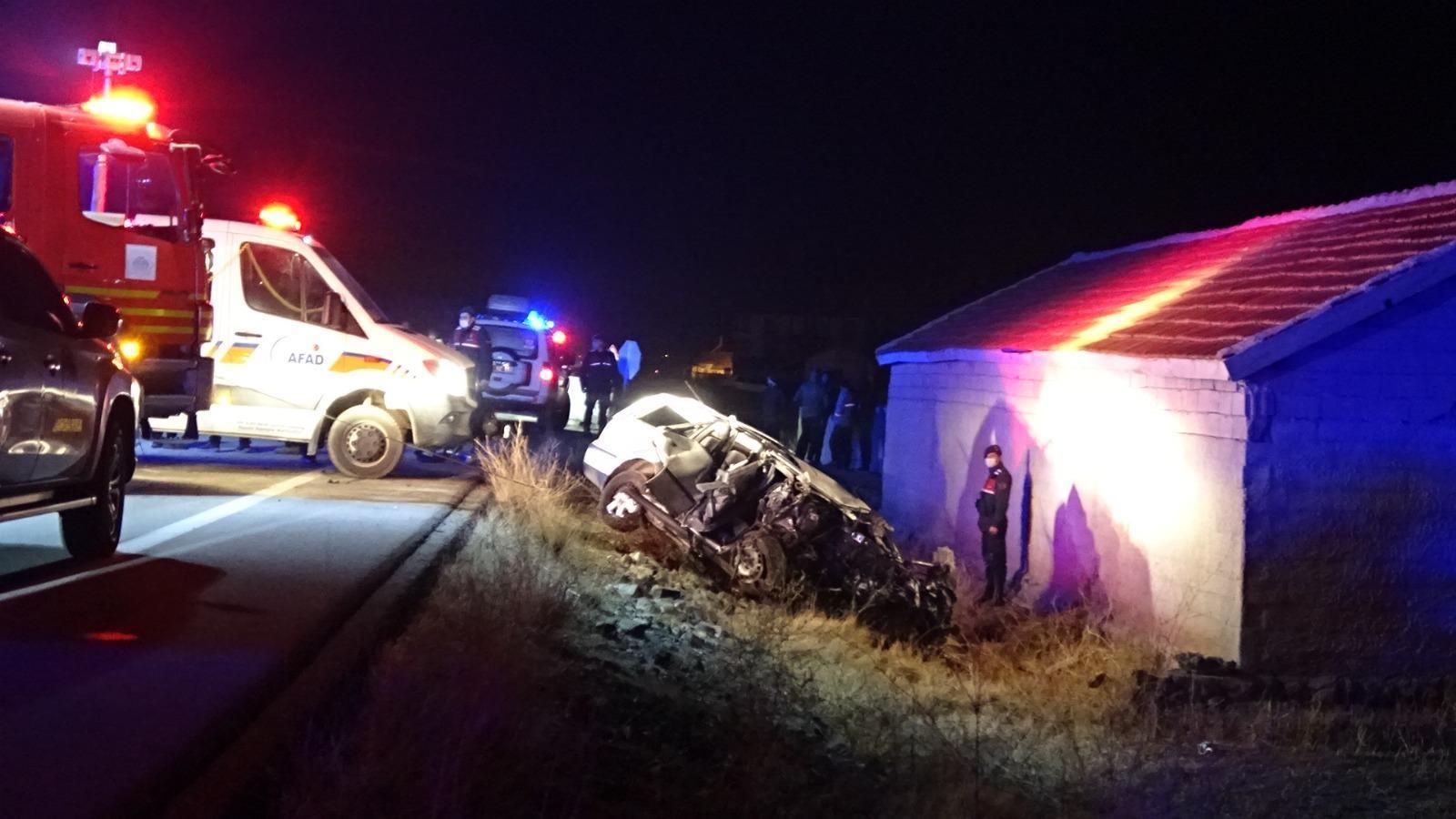 Aksarayda yeni yılın ilk dakikalarında feci kaza: 7 ölü