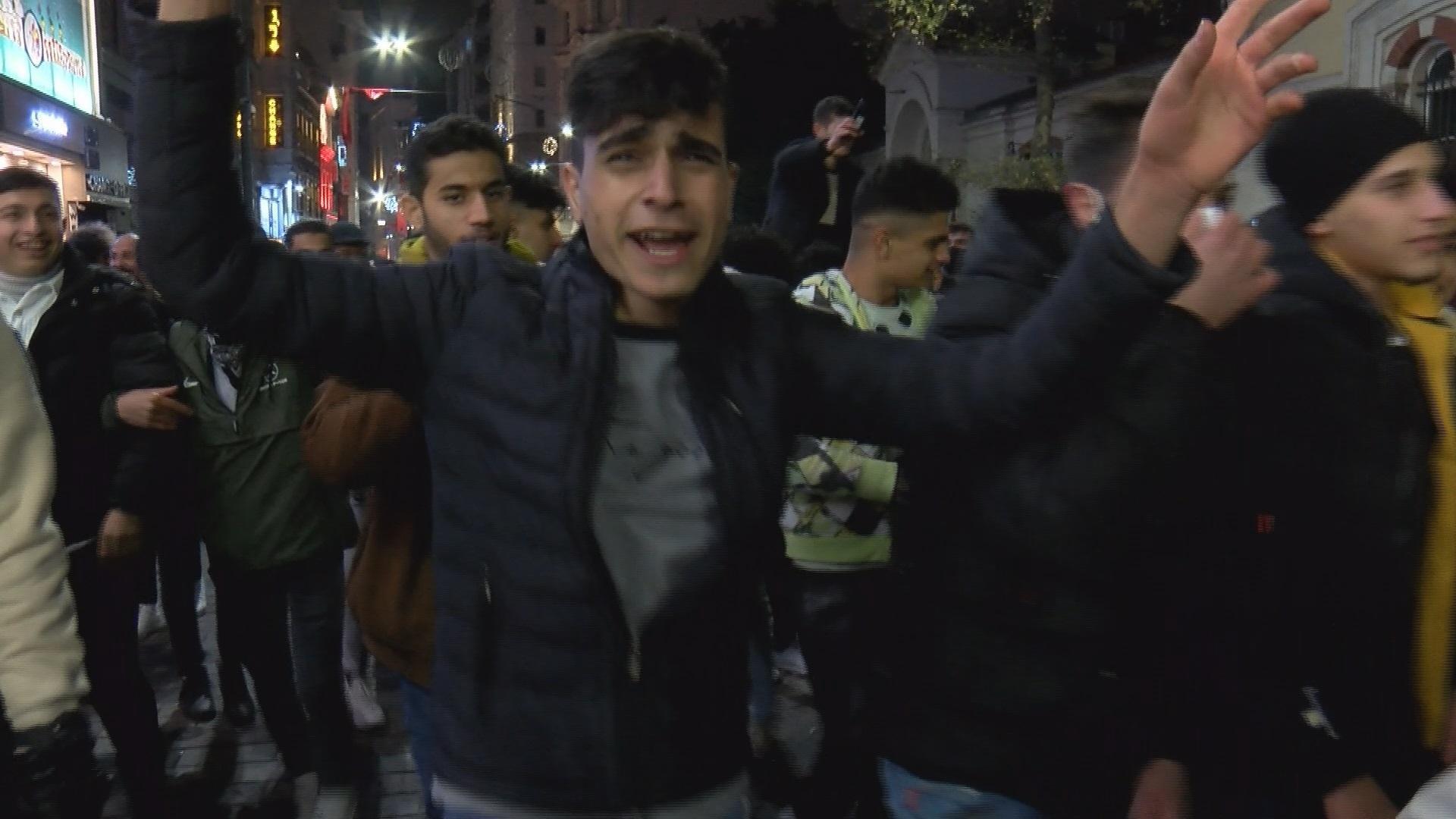 Filistinliler İstiklal Caddesinde Filistin ve Gazze sloganları atarak yürüdü