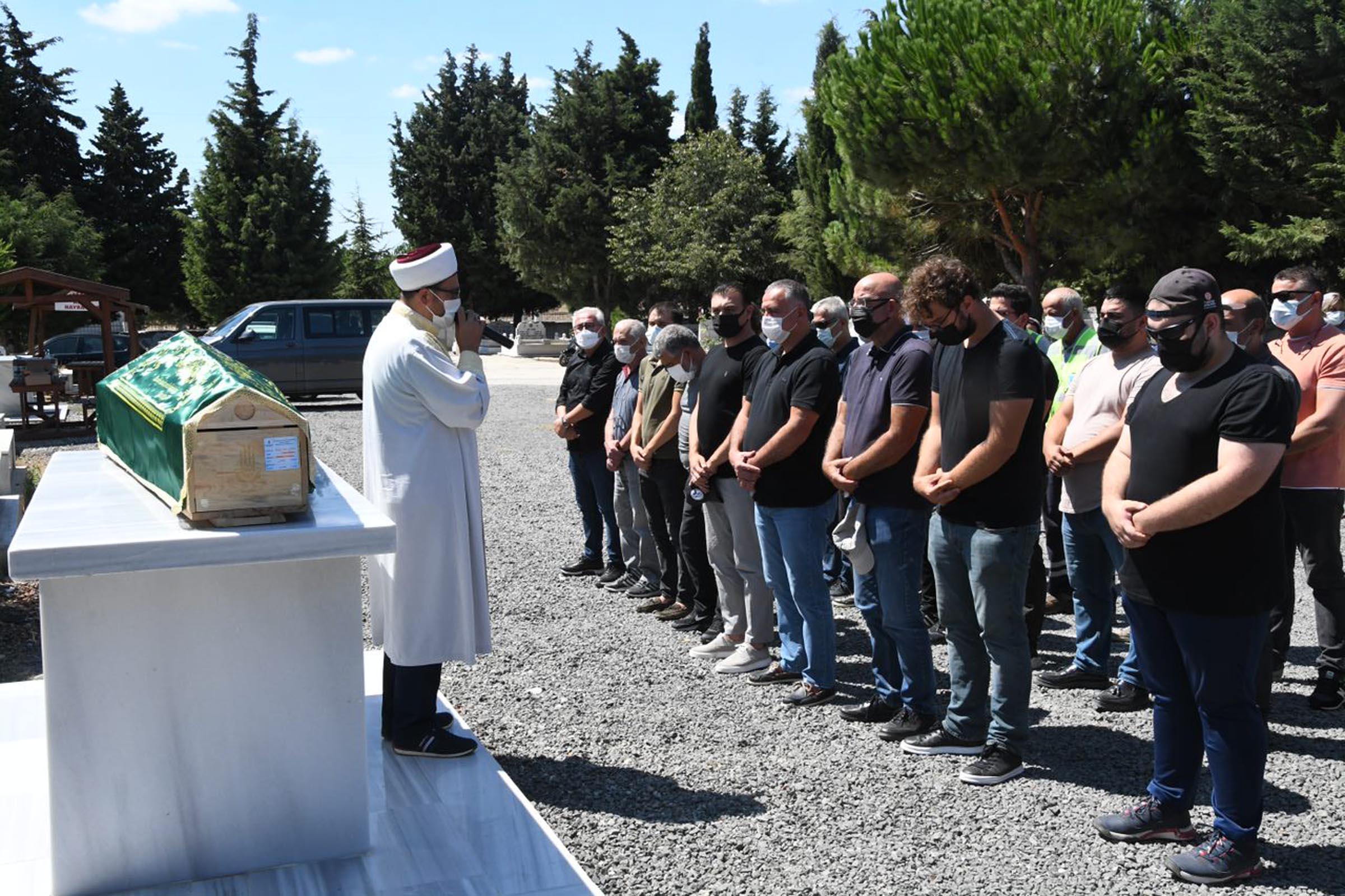 Koronavirüse yenilen gazeteci Süer, toprağa verildi