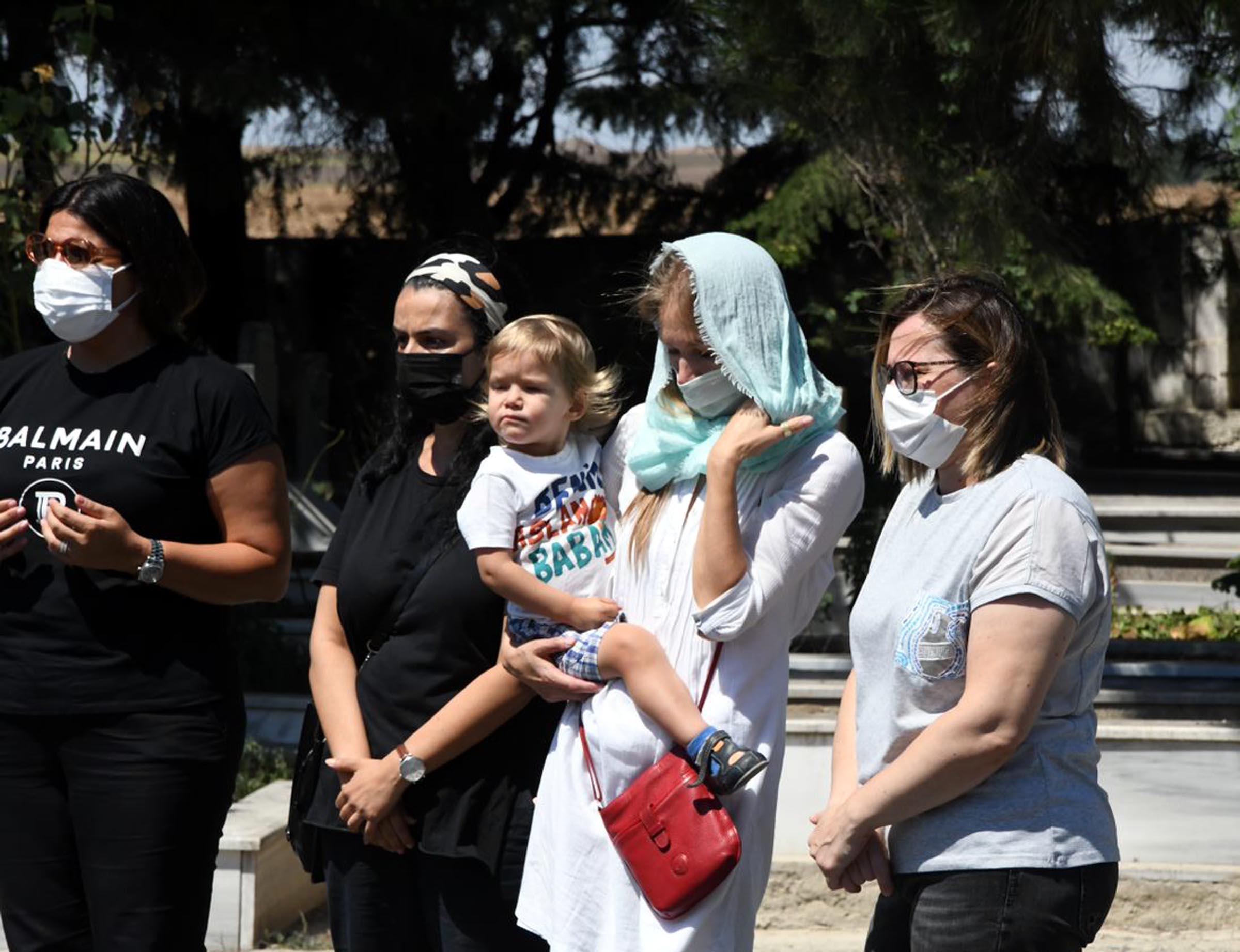 Koronavirüse yenilen gazeteci Süer, toprağa verildi