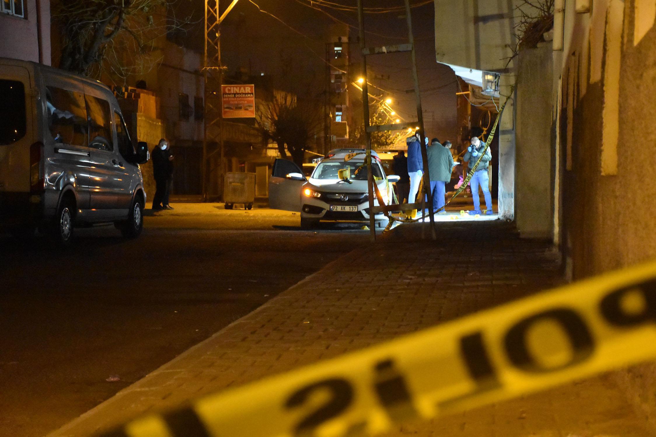 Batmanda hırsızlık şüphelisini yakalamak isteyen ekibe ateş açıldı: 1 şehit, 1 yaralı