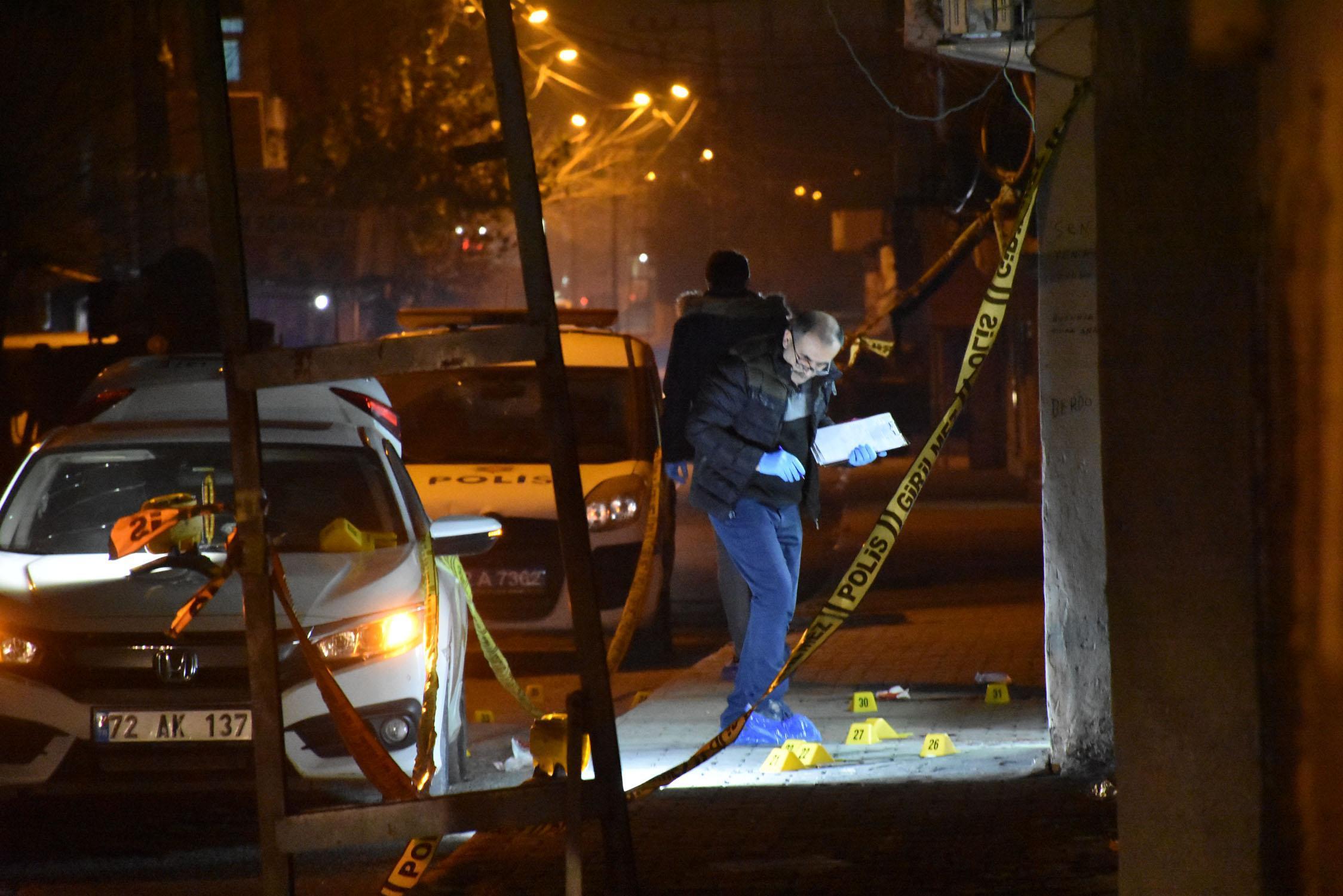 Batmanda hırsızlık şüphelisini yakalamak isteyen ekibe ateş açıldı: 1 şehit, 1 yaralı