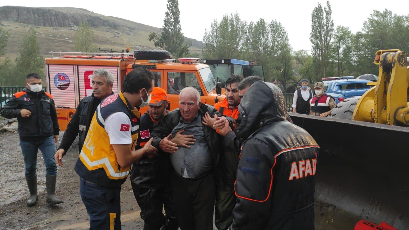 Karsın köylerinde sağanak etkili oldu