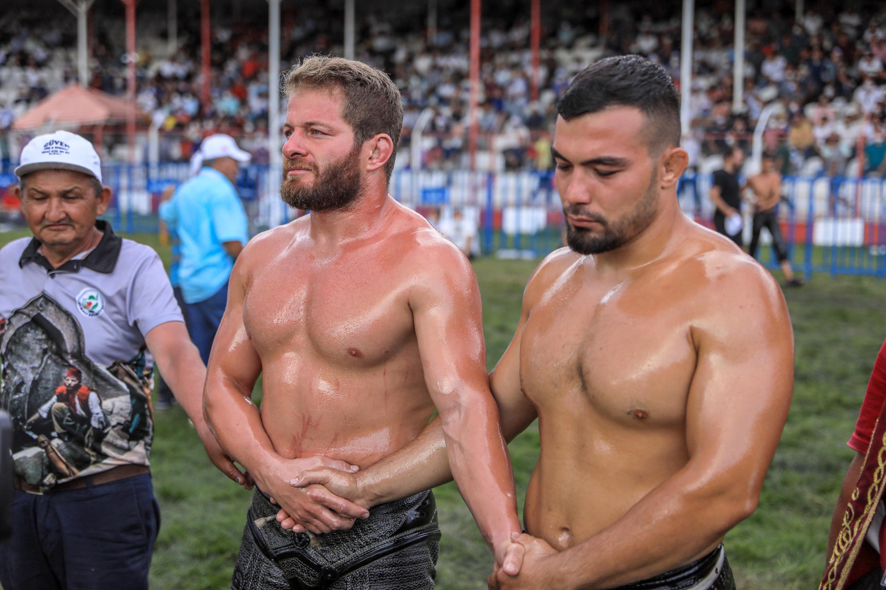 Elmalı’nın başpehlivanı İsmail Balaban oldu