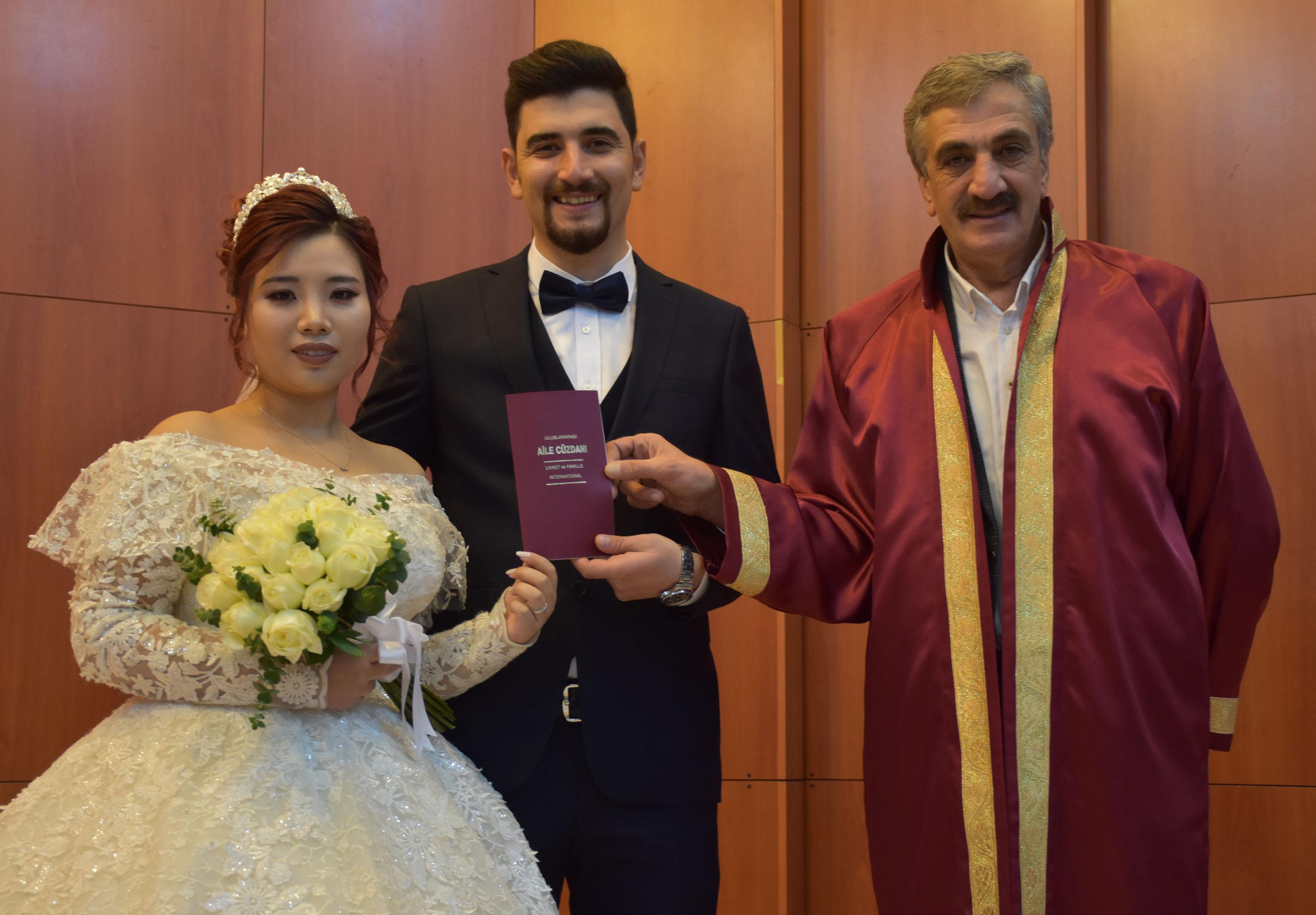 Çinden Sivasa gelin geldi