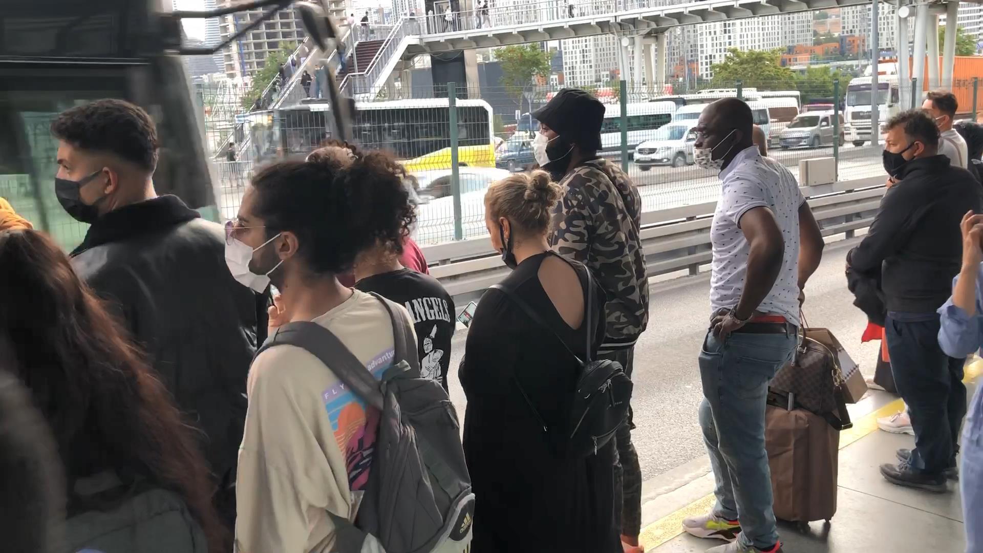 İstanbulda okullar açıldı; trafik yüzde 62 seviyesinde