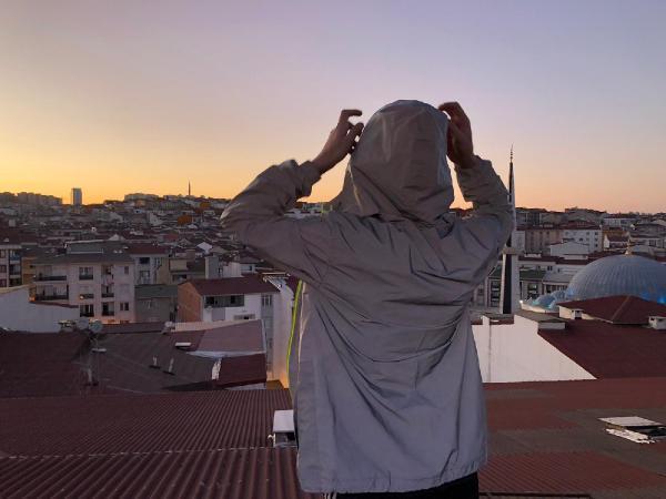 Poz verirken çatıdan düşen Kübra, toprağa verildi