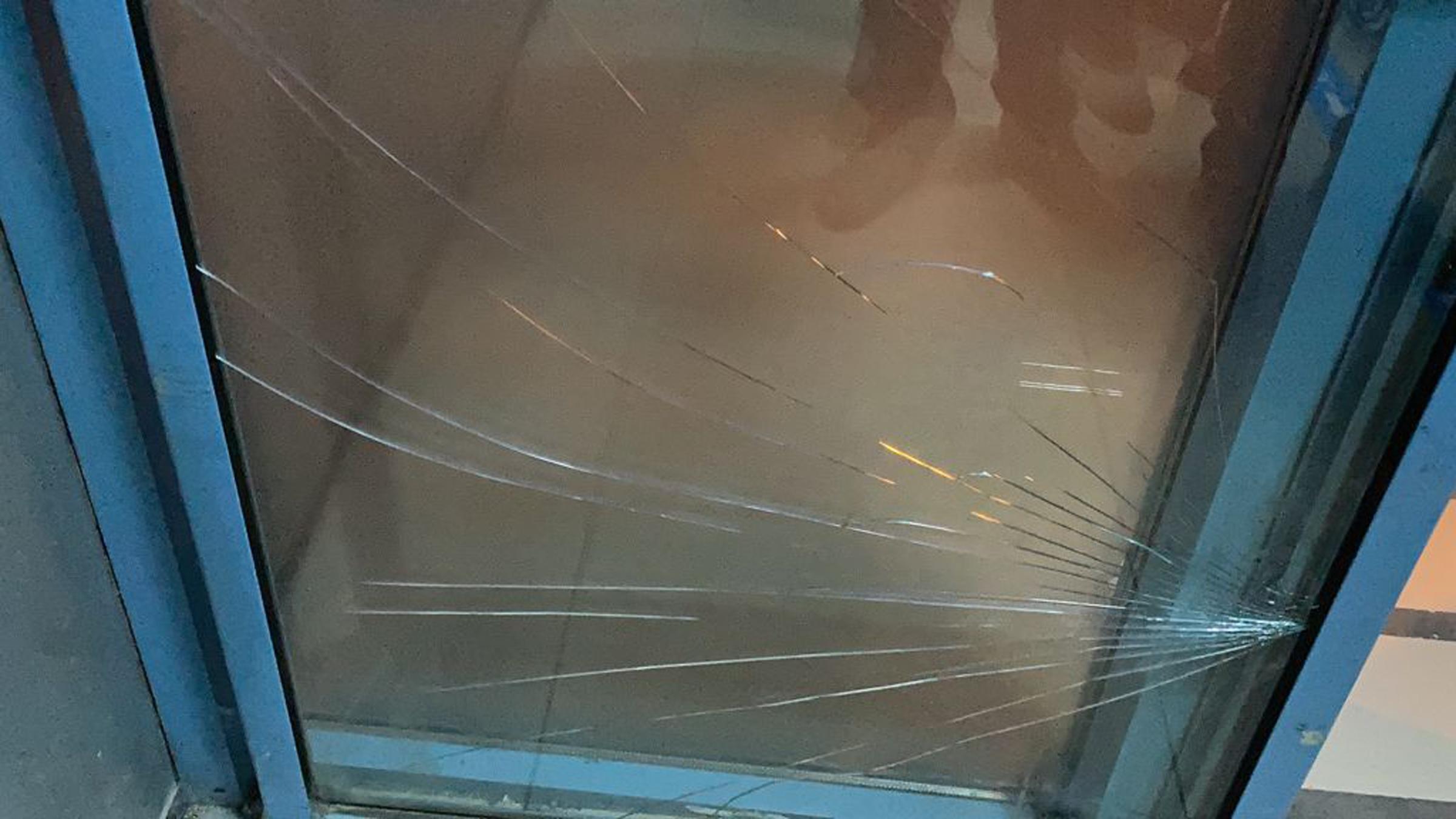 ‘Çocuğun kolunu acıttı’ diyerek hemşireleri darbettiler