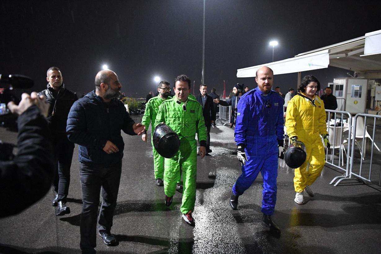 Tuzla karting pistinde yağmur altında yarış