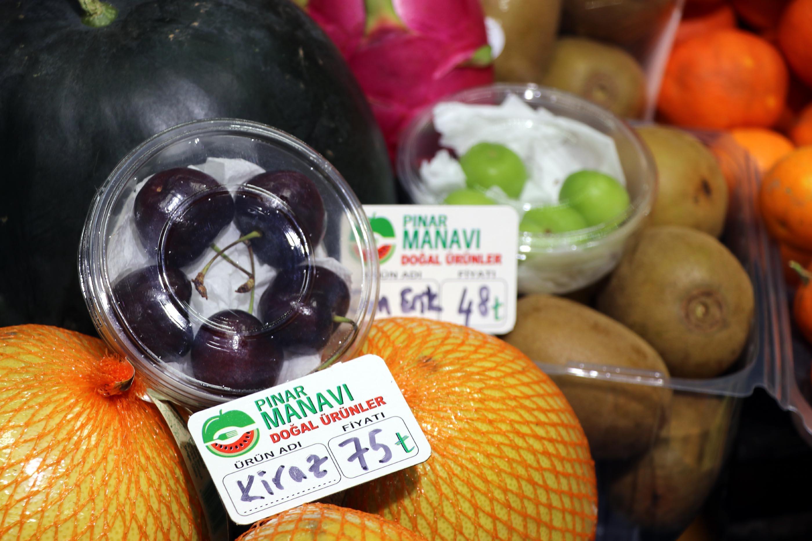 Kayseride 4 erik 48 TL, 5 kiraz 75 TL