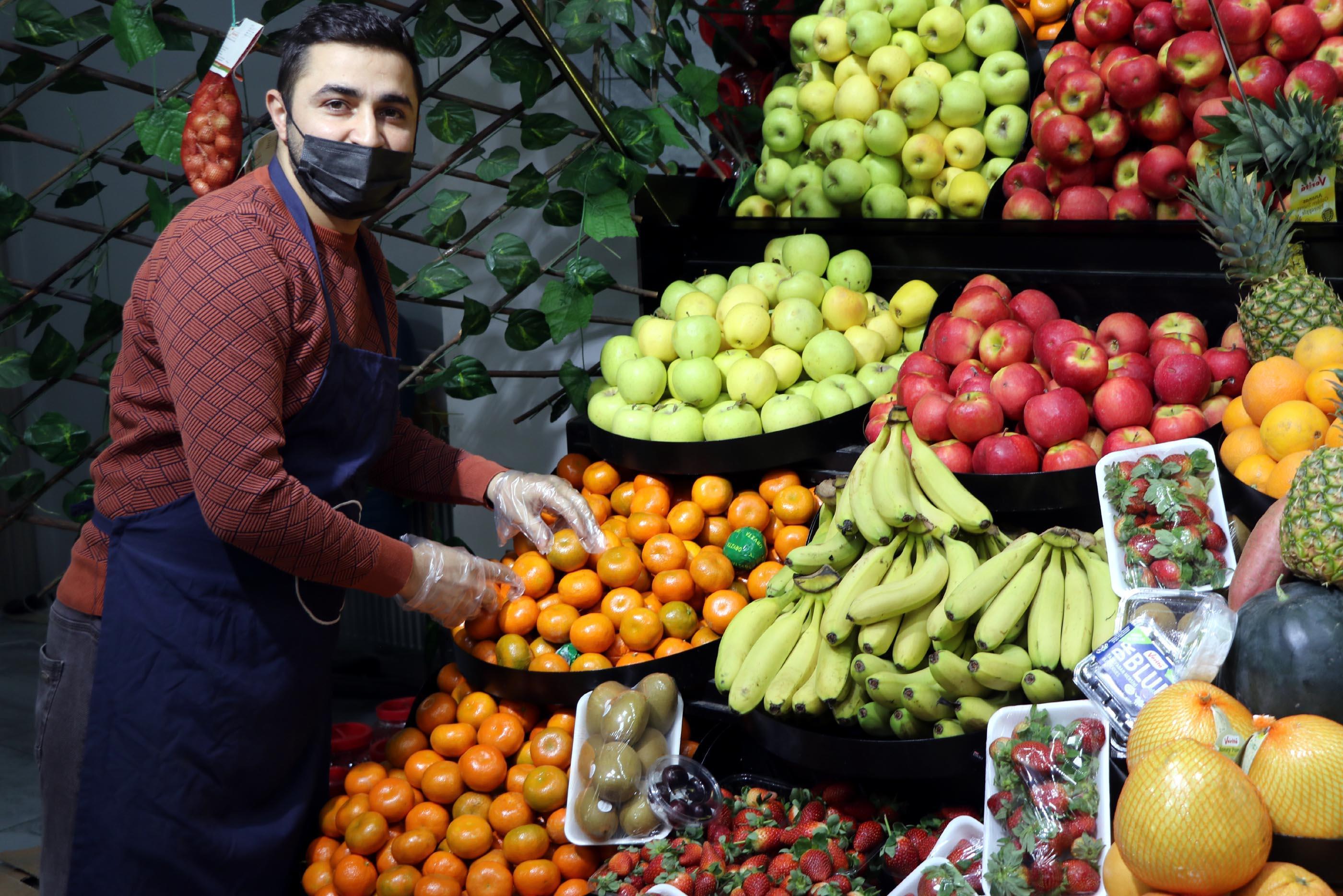 Kayseride 4 erik 48 TL, 5 kiraz 75 TL