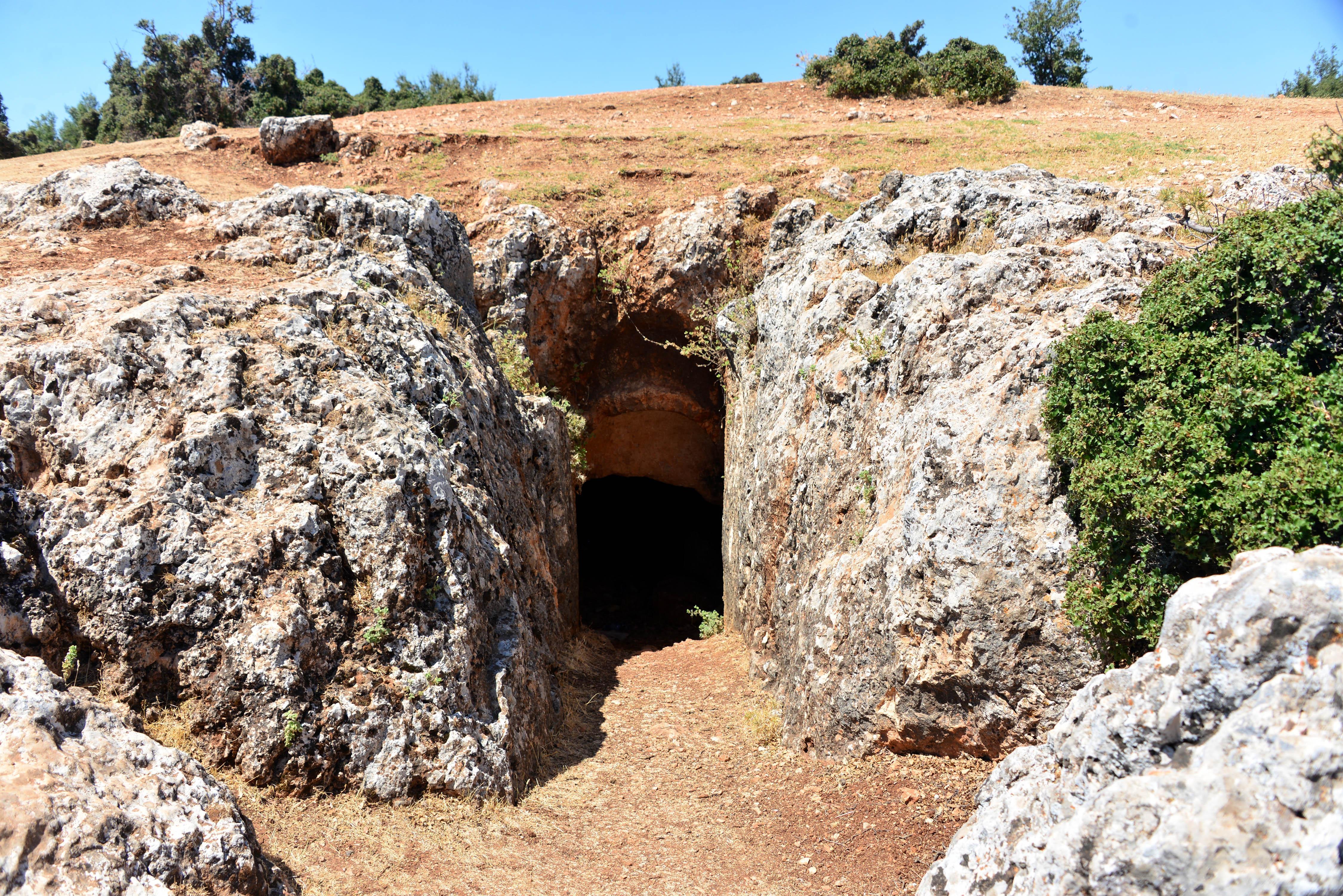 1800 yıllık aristokrat mezarları gün yüzüne çıkarılıyor