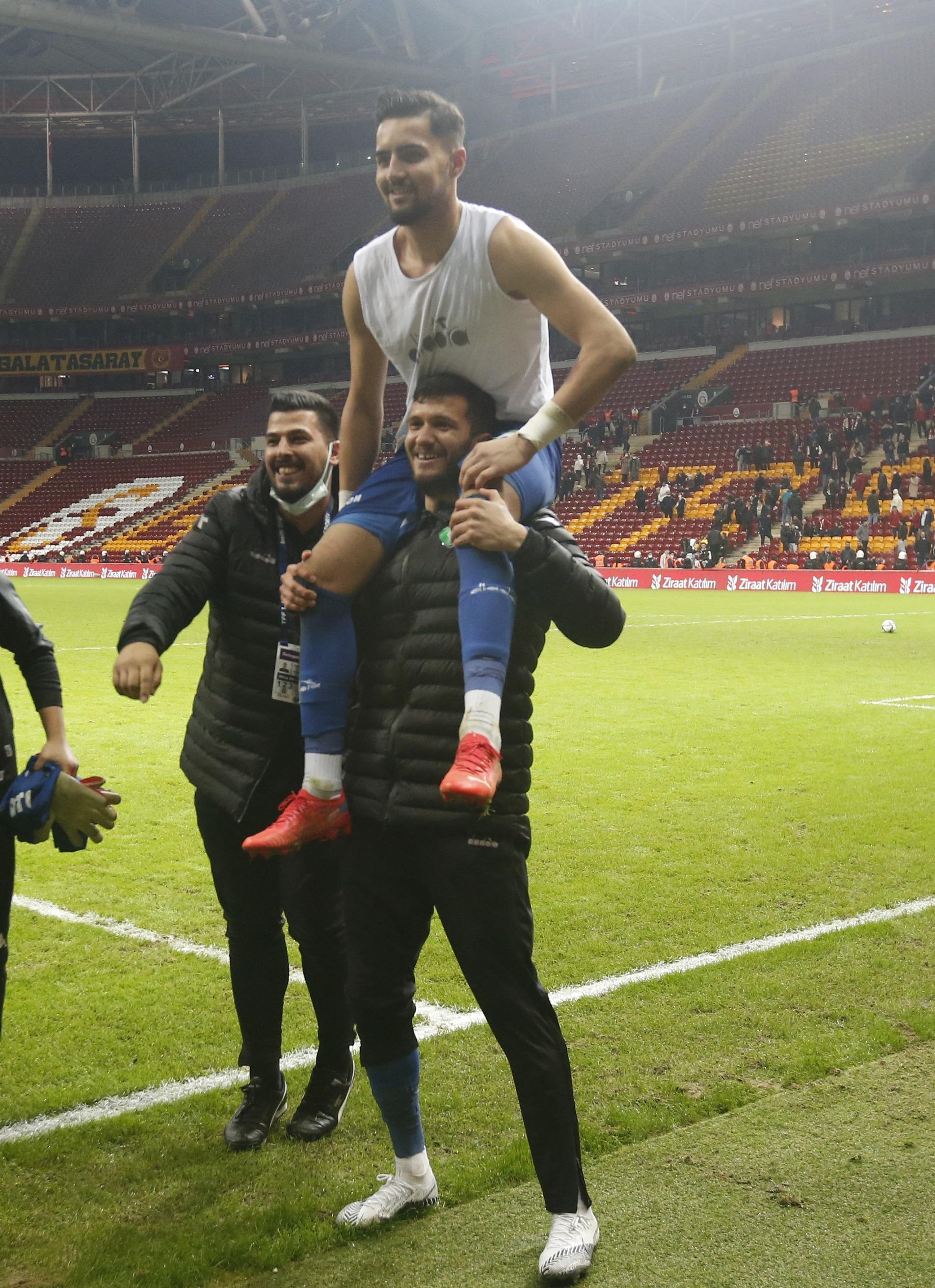 Denizlispor kalecisi Abdülkadiri futbolu bırakmaktan antrenörü döndürdü