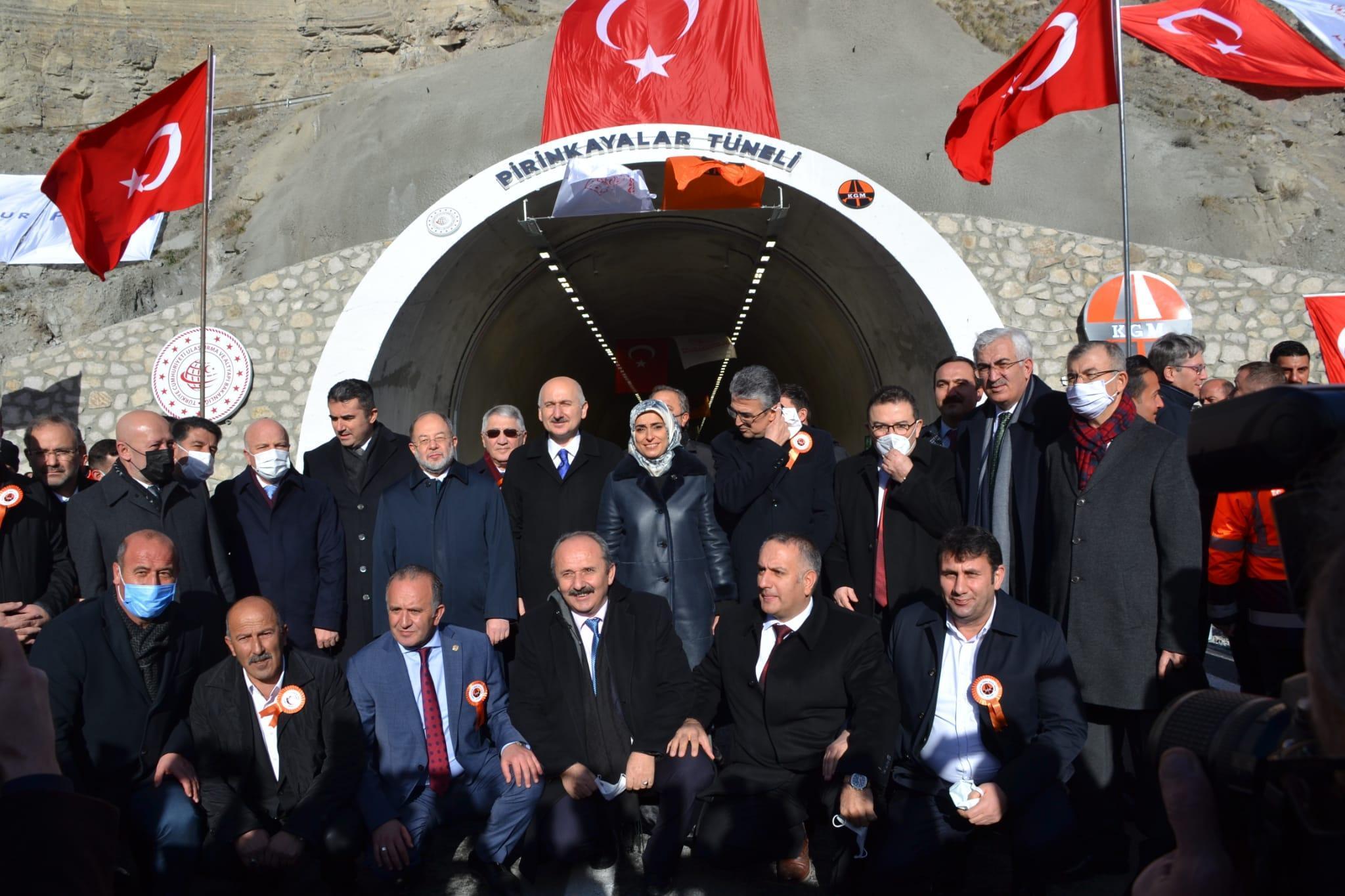 Doğuyu, Karadenize bağlayan Pirinkayalar Tüneli açıldı