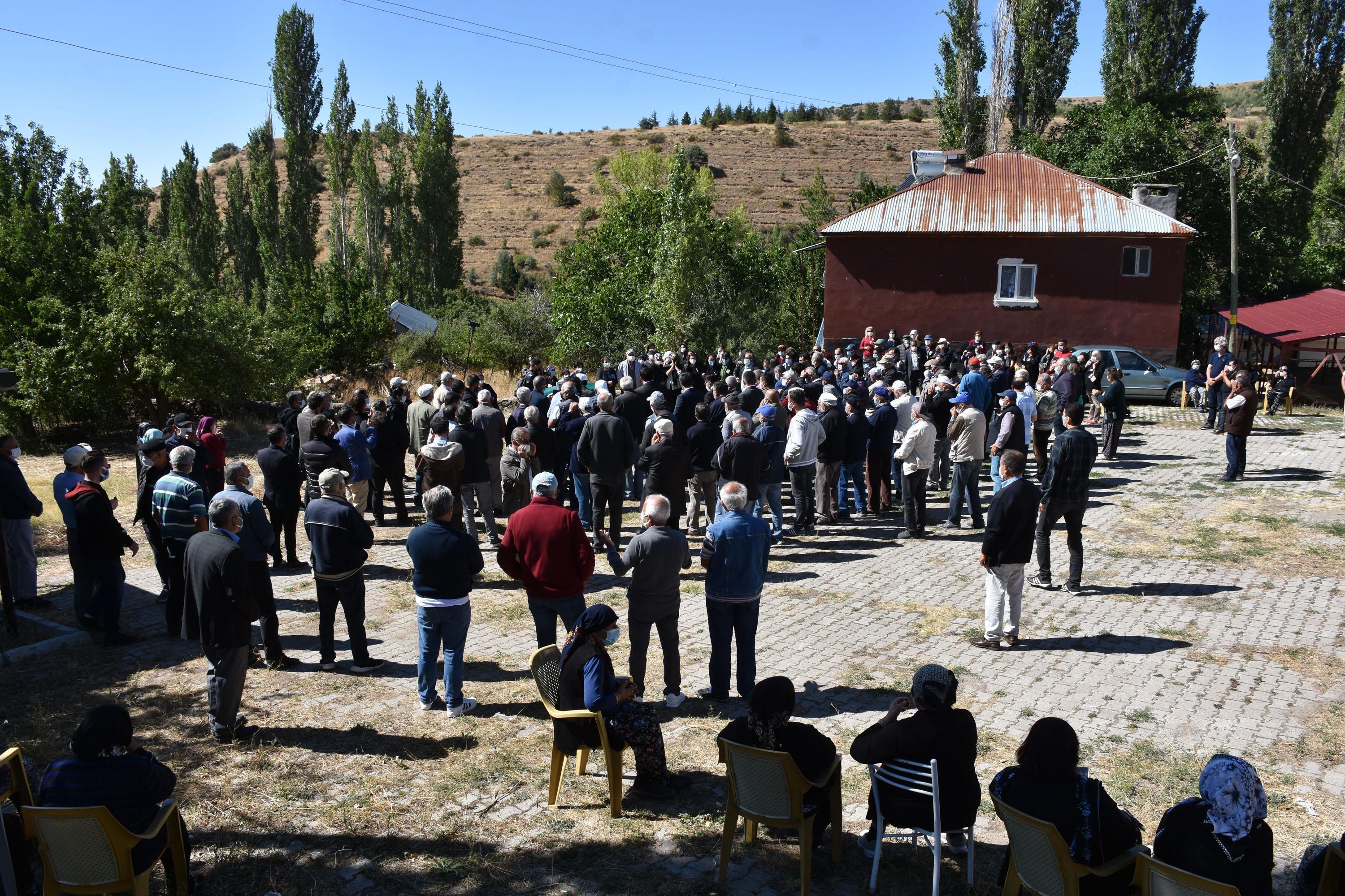Aşık Veyselin oğlu Bahri Şatıroğlu, toprağa verildi