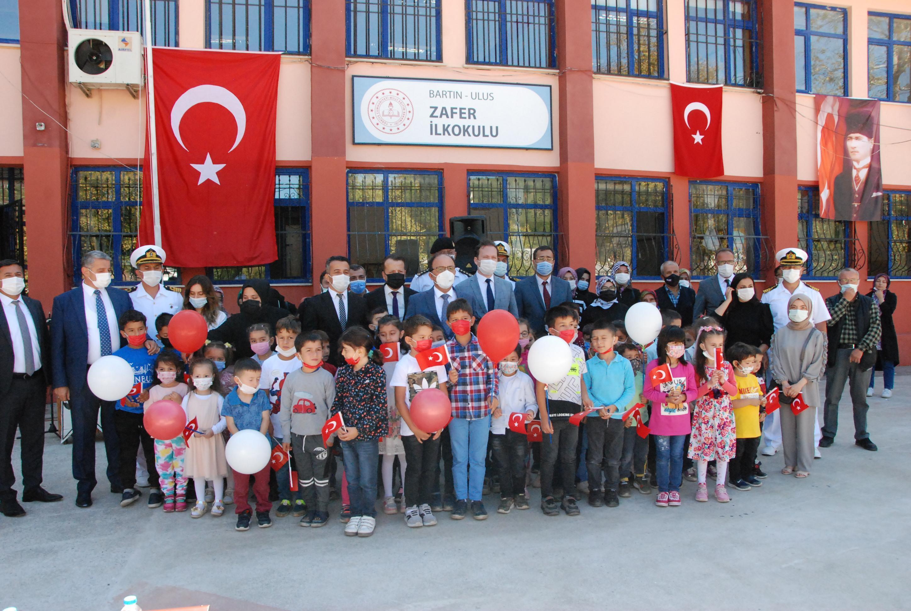 Bartında selden zarar gören ilkokulda eğitim başladı