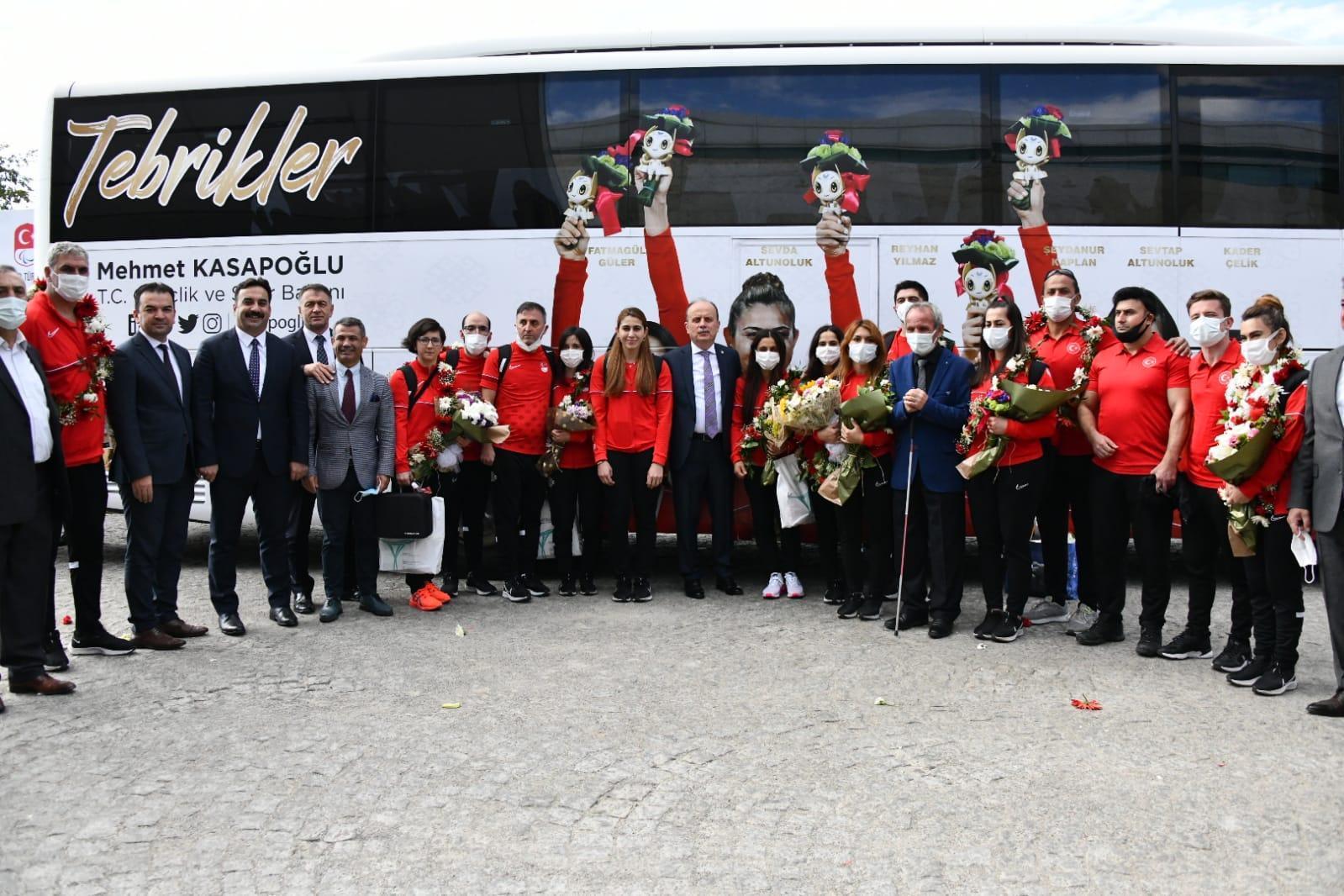 Olimpiyat şampiyonu Golbol Kadın Milli Takımı için Ankarada karşılama töreni düzenlendi