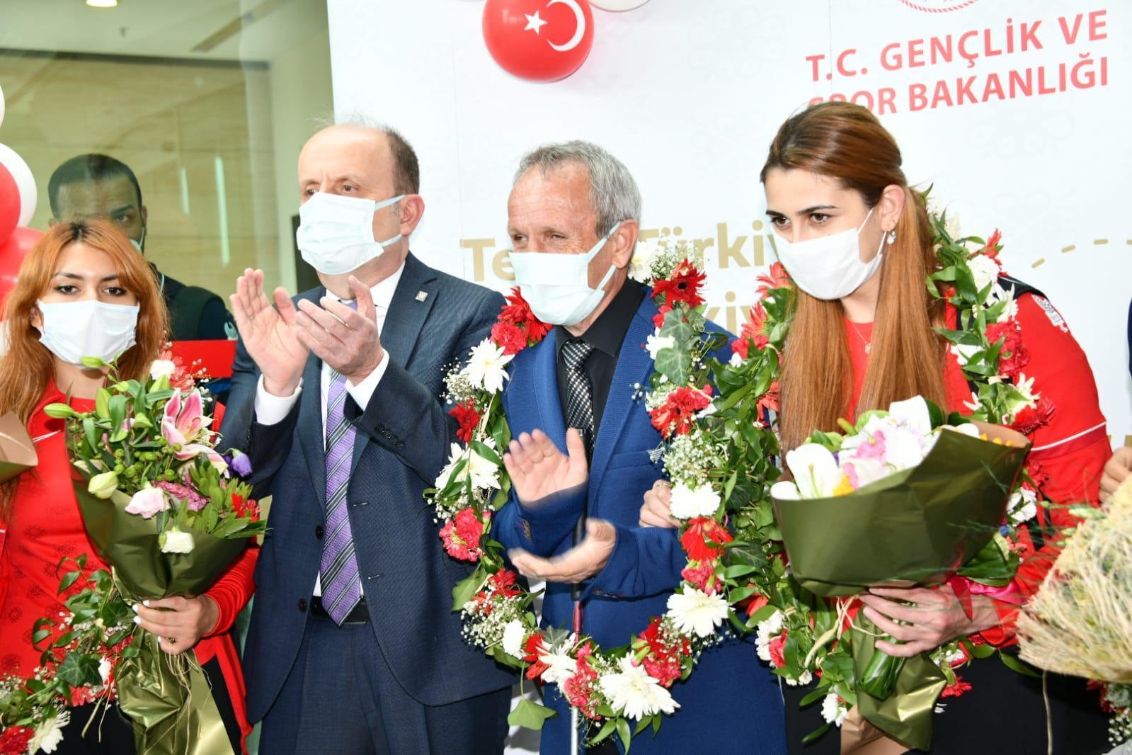 Olimpiyat şampiyonu Golbol Kadın Milli Takımı için Ankarada karşılama töreni düzenlendi