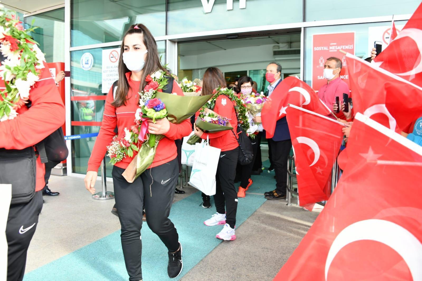 Olimpiyat şampiyonu Golbol Kadın Milli Takımı için Ankarada karşılama töreni düzenlendi