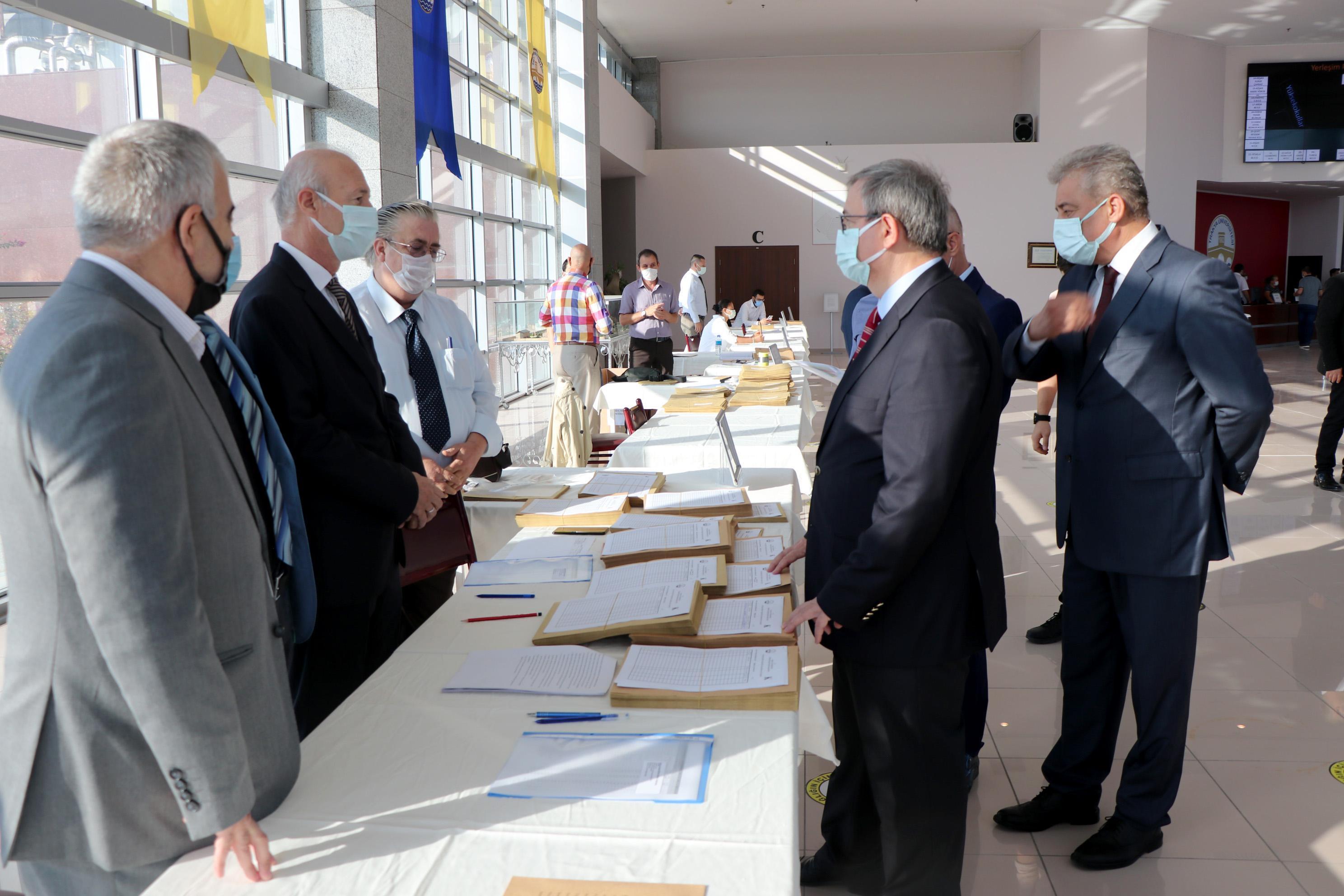 Doktor anne ve babasının çalıştığı üniversitede tıp fakültesini kazandı