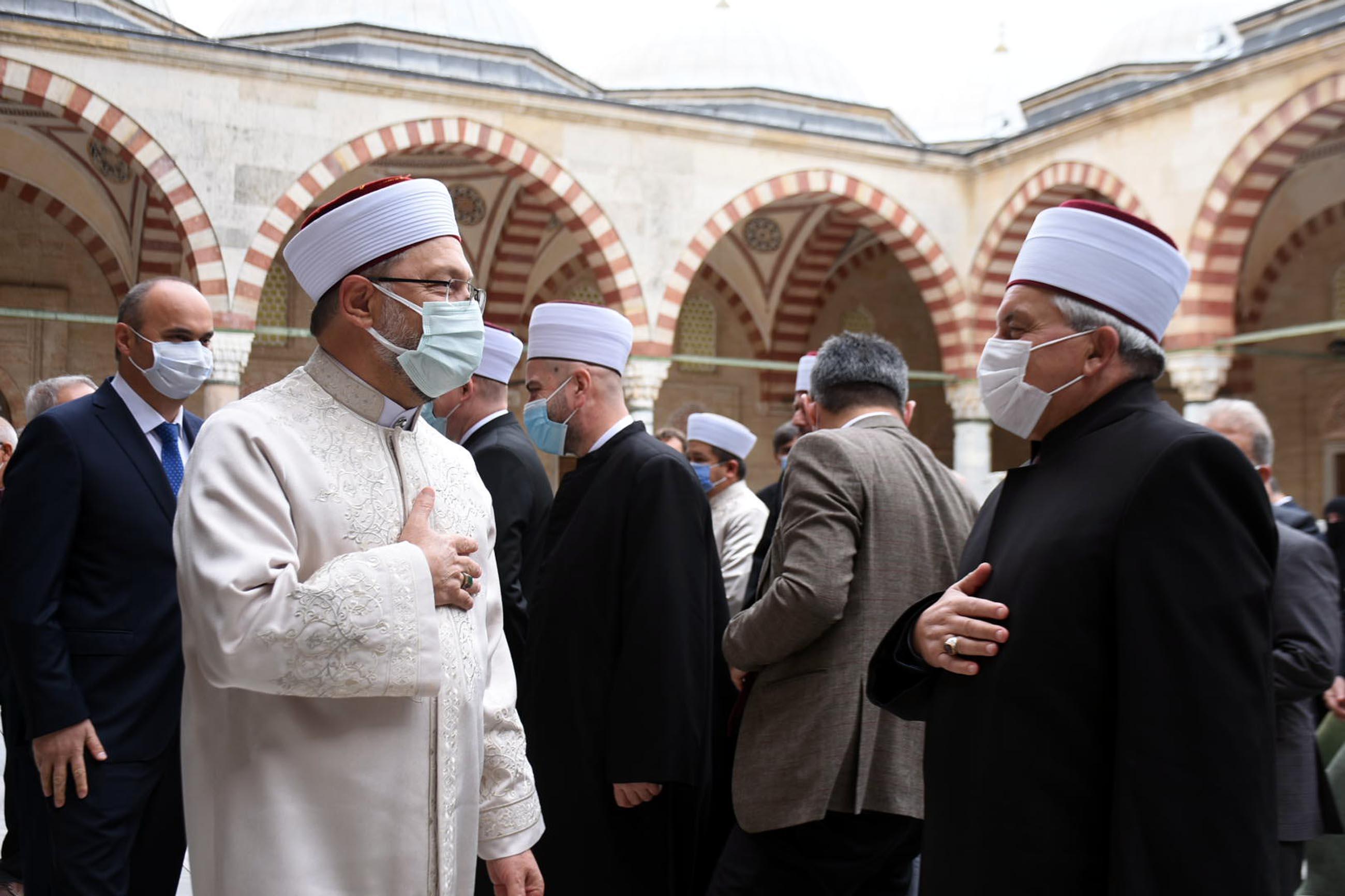 Diyanet İşleri Başkanı Erbaş: İtibar suikastı yapılmaya çalışıldığını görüyoruz