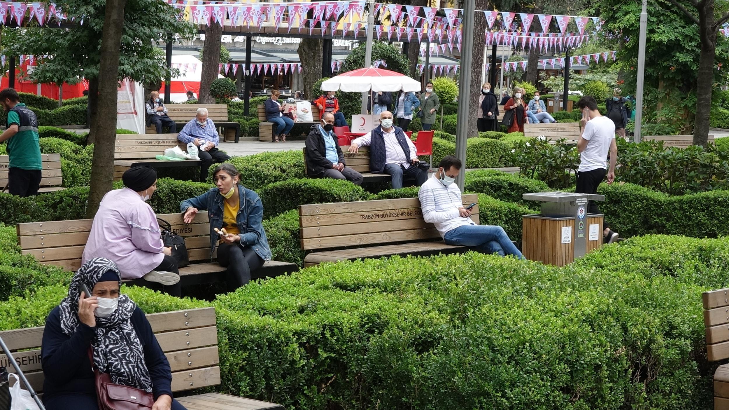 Vaka sayısında 6’ncı sıradaki Trabzon’da caddeler dolu, maske unutuldu