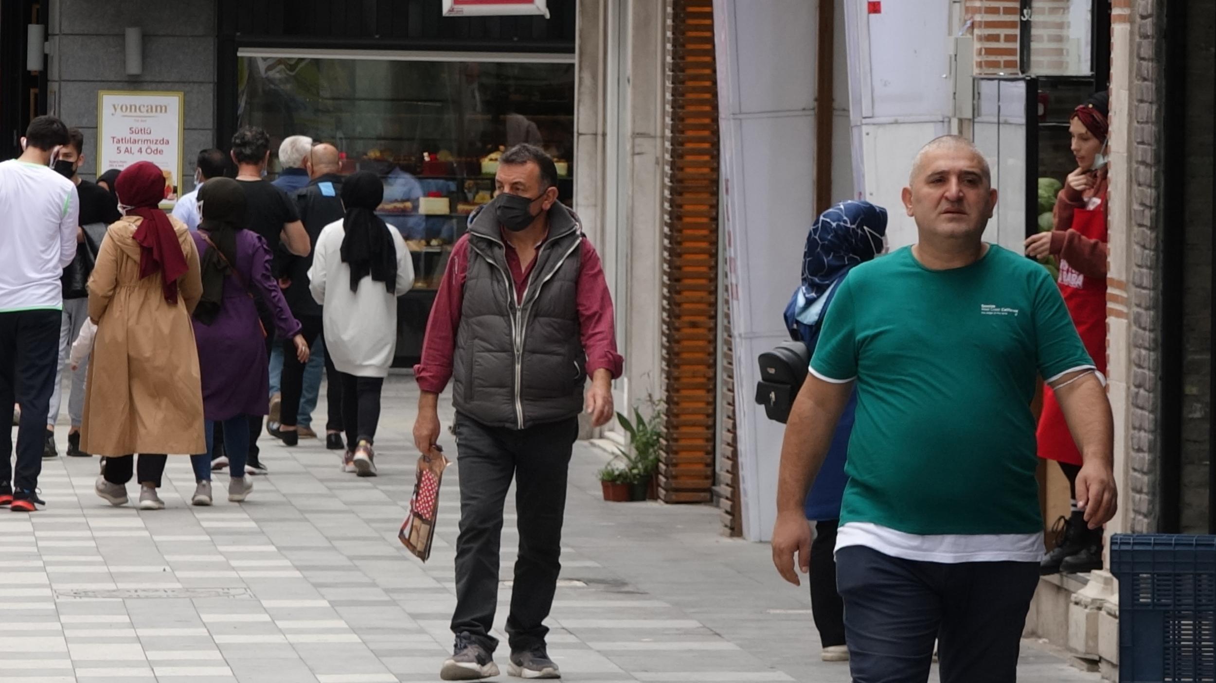 Vaka sayısında 6’ncı sıradaki Trabzon’da caddeler dolu, maske unutuldu
