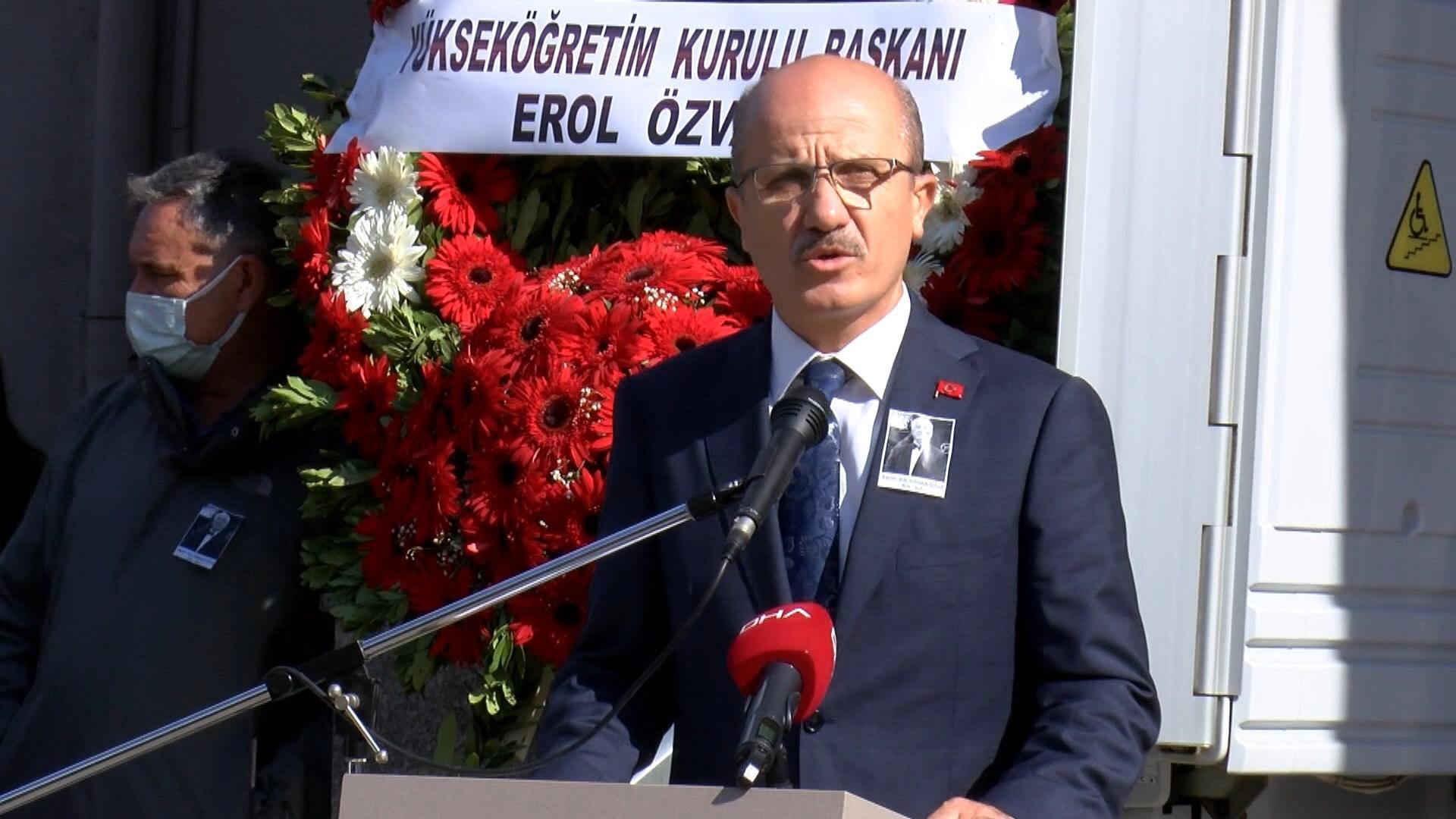 Prof. Dr. Orhan Oğuz için Marmara Üniversitesinde tören düzenlendi