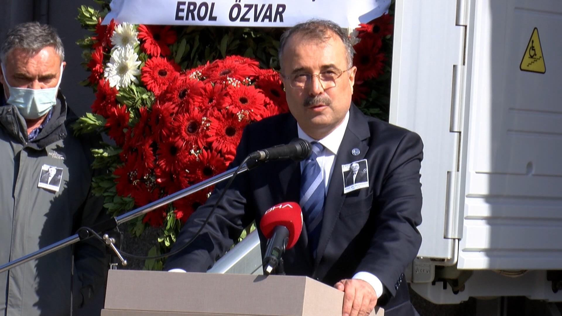 Prof. Dr. Orhan Oğuz için Marmara Üniversitesinde tören düzenlendi