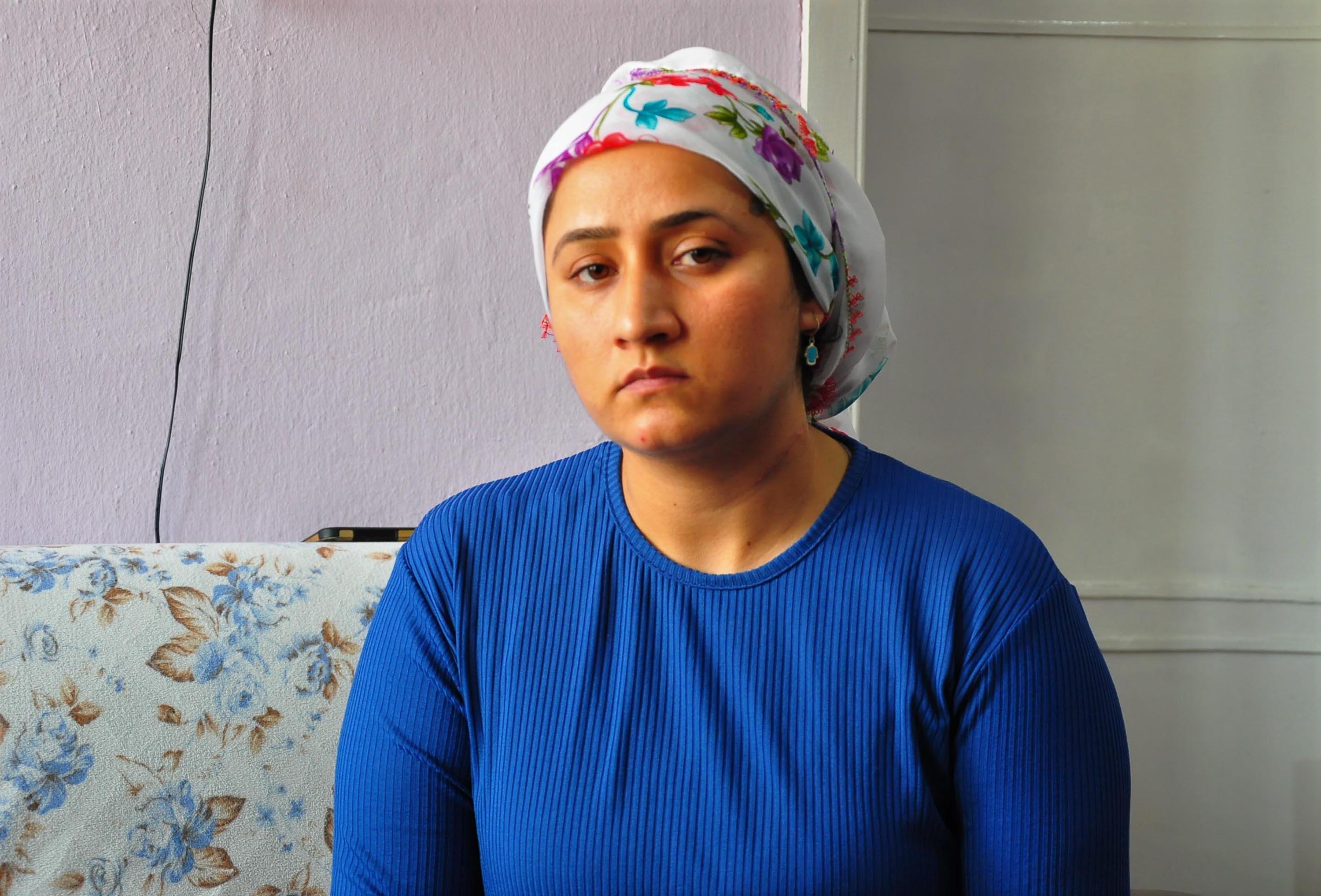Eşi tarafından boğazı falçatayla kesilerek yaralanan Esraya haciz şoku