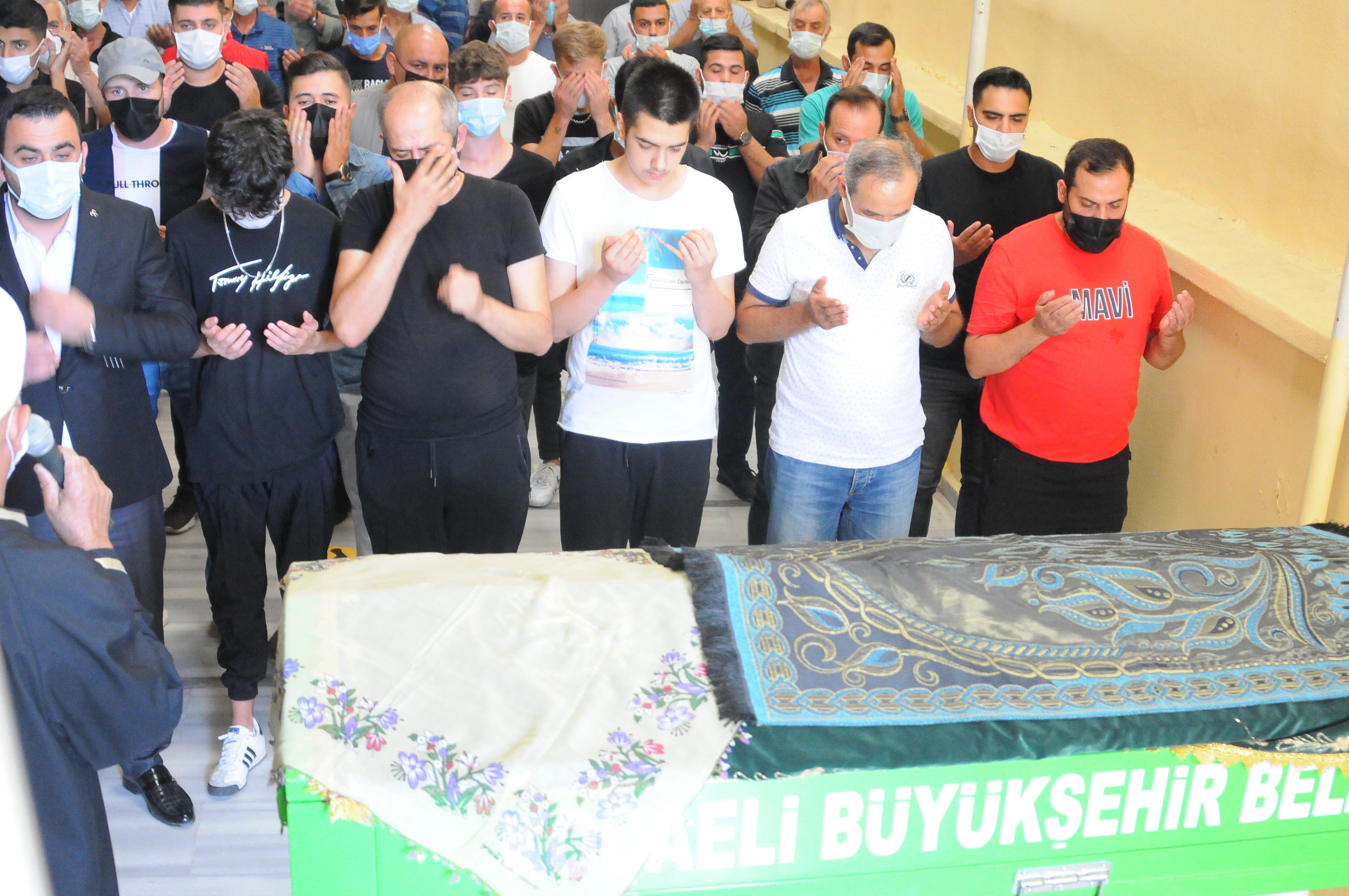 Damak tedavisinde yüz felci olan Yeliz, hayatını kaybetti