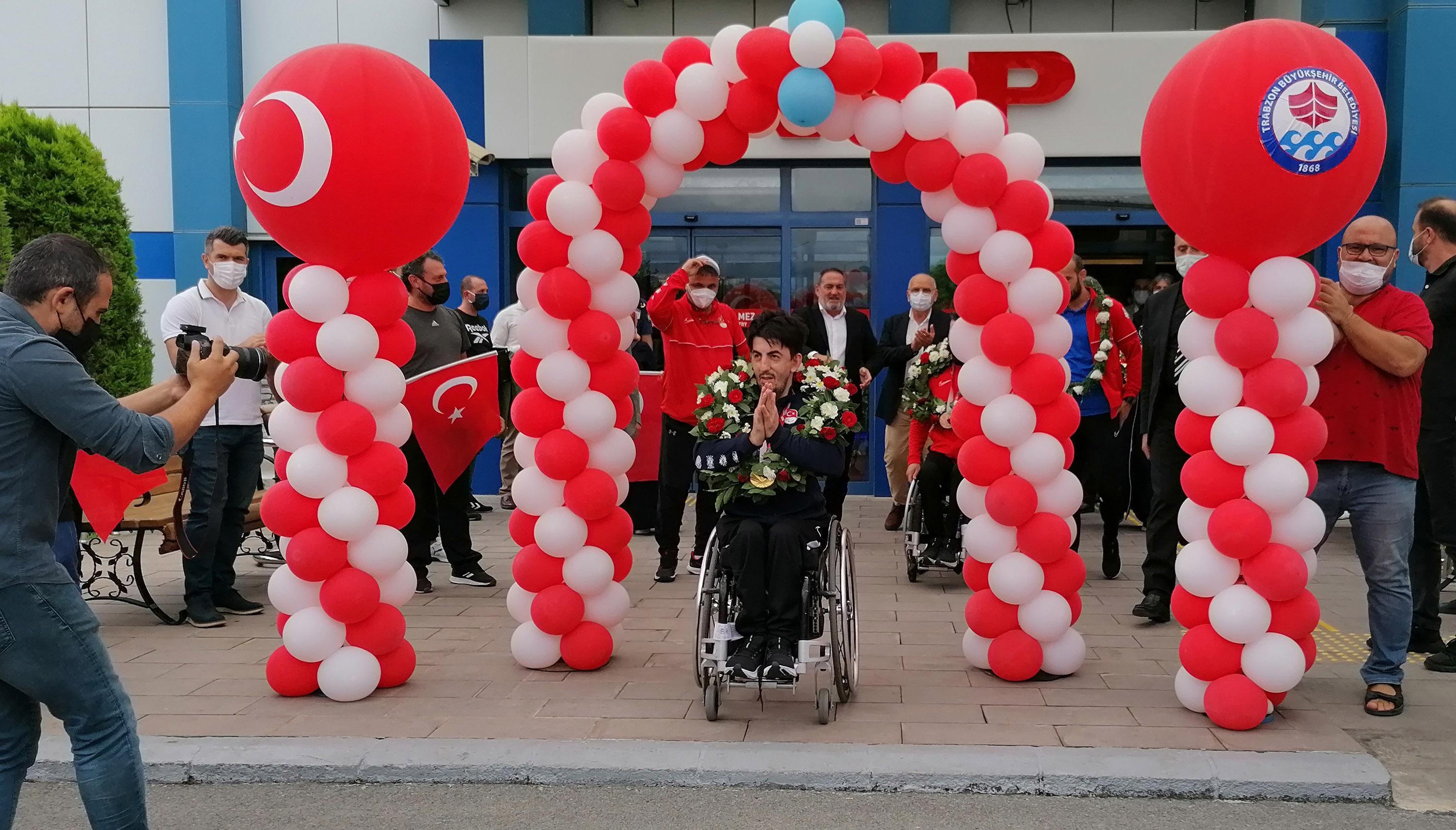 Trabzonda olimpiyat şampiyonu kardeşlere coşkulu karşılama