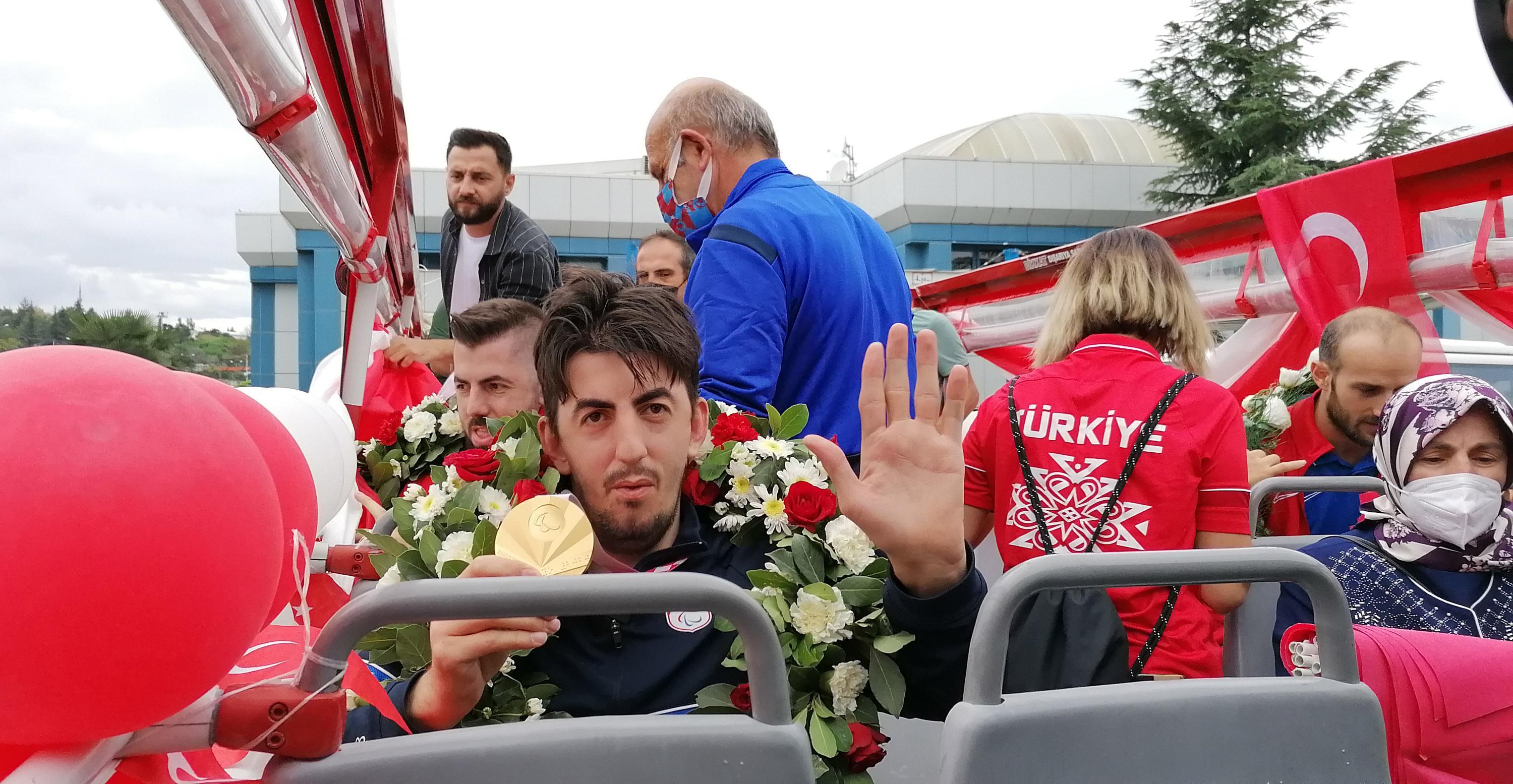 Trabzonda olimpiyat şampiyonu kardeşlere coşkulu karşılama