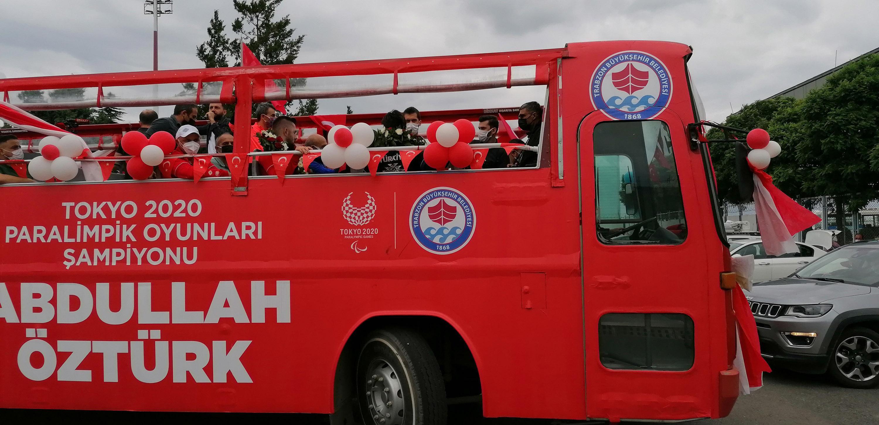 Trabzonda olimpiyat şampiyonu kardeşlere coşkulu karşılama