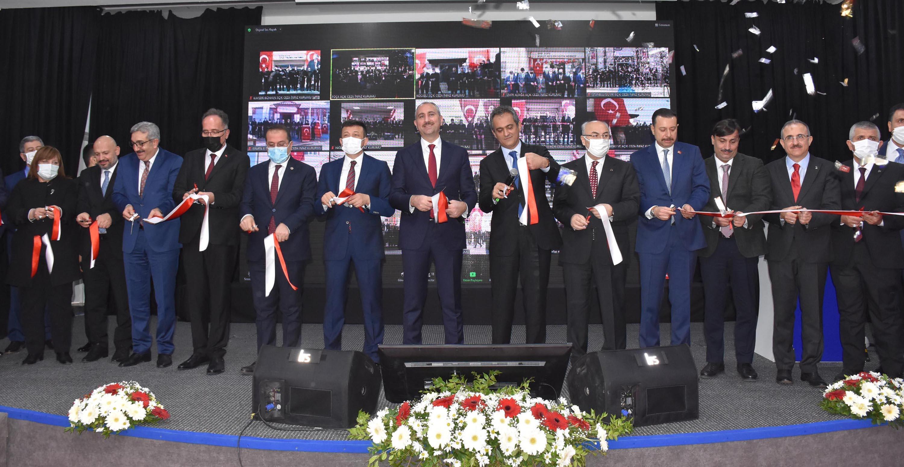 Bakan Gül ve Özer, ceza infaz kurumlarında 18 eğitim merkezinin açılışını yaptı