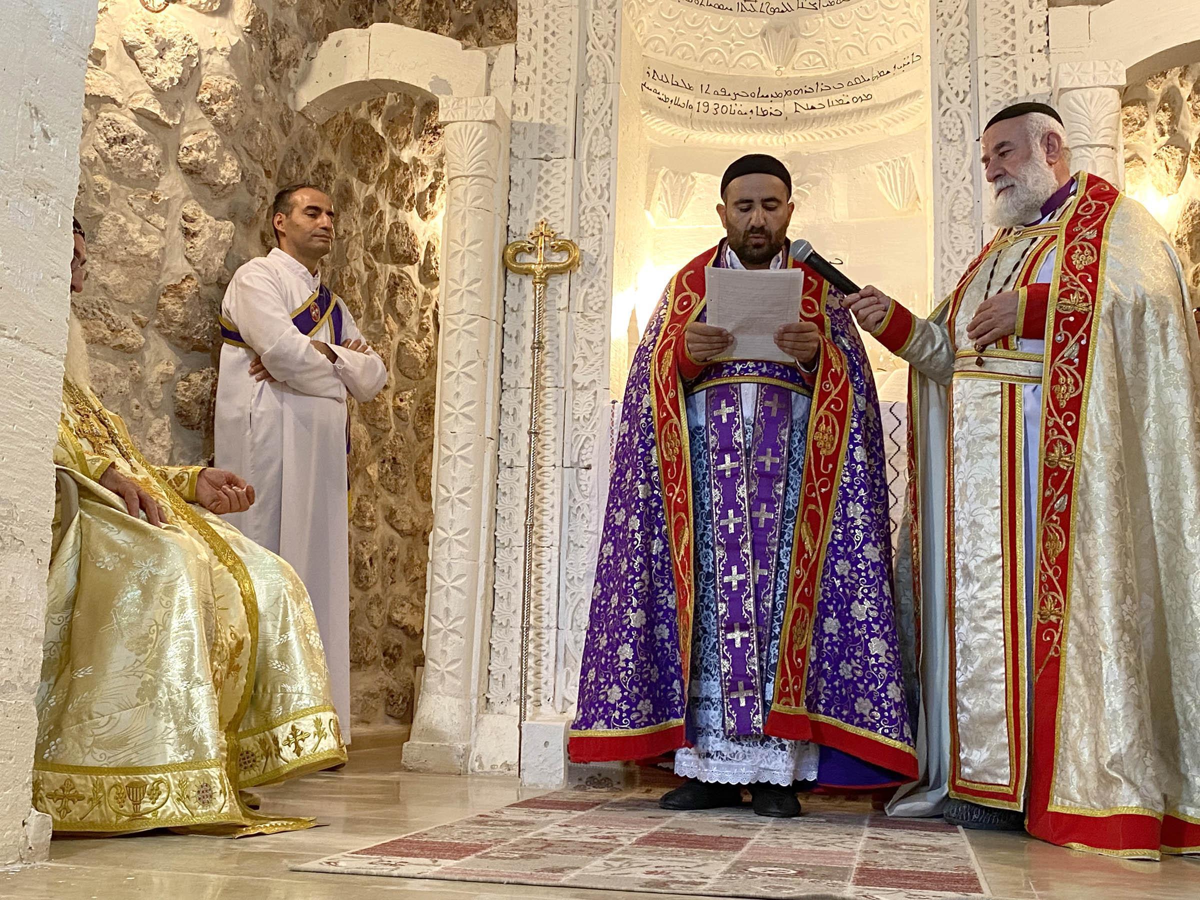 Midyatta Süryani cemaatinden 30 yıl sonra papaz töreni
