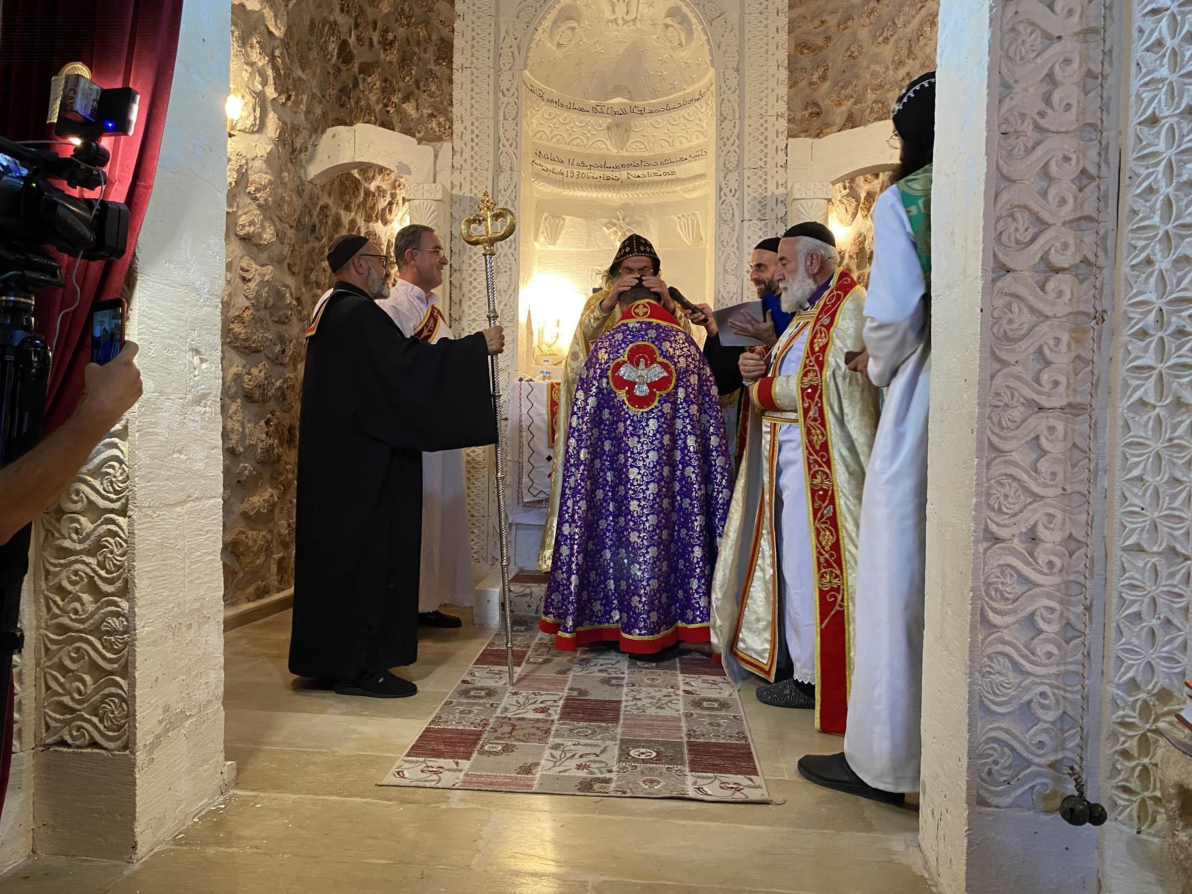Midyatta Süryani cemaatinden 30 yıl sonra papaz töreni